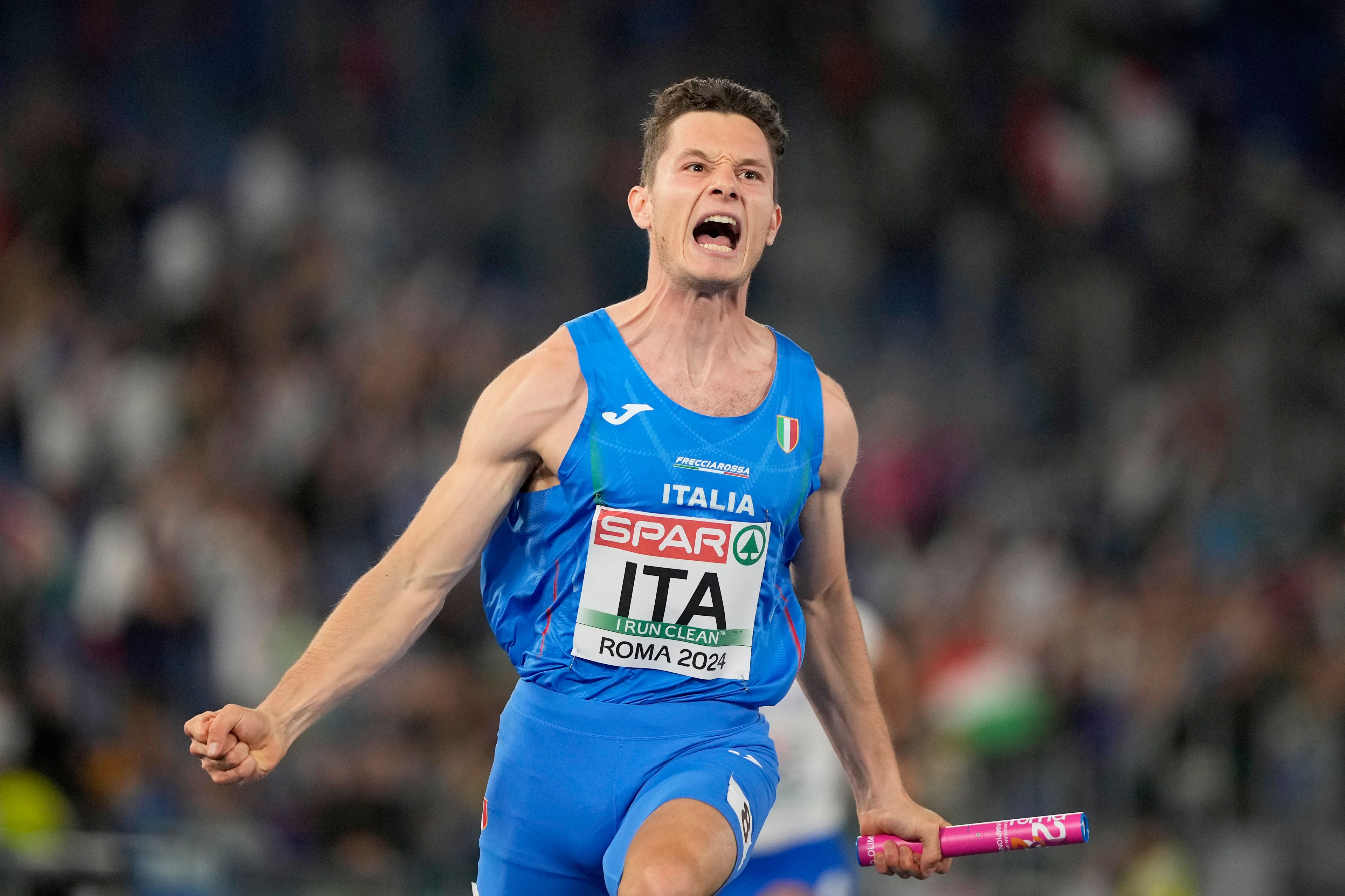 Filippo Tortu, of Italy, celebrates after winning the gold medal in the men's 4X 100 meters relay final at the European Athletics Championships in Rome, Wednesday, June 12, 2024. (AP Photo/Stefano Costantino)