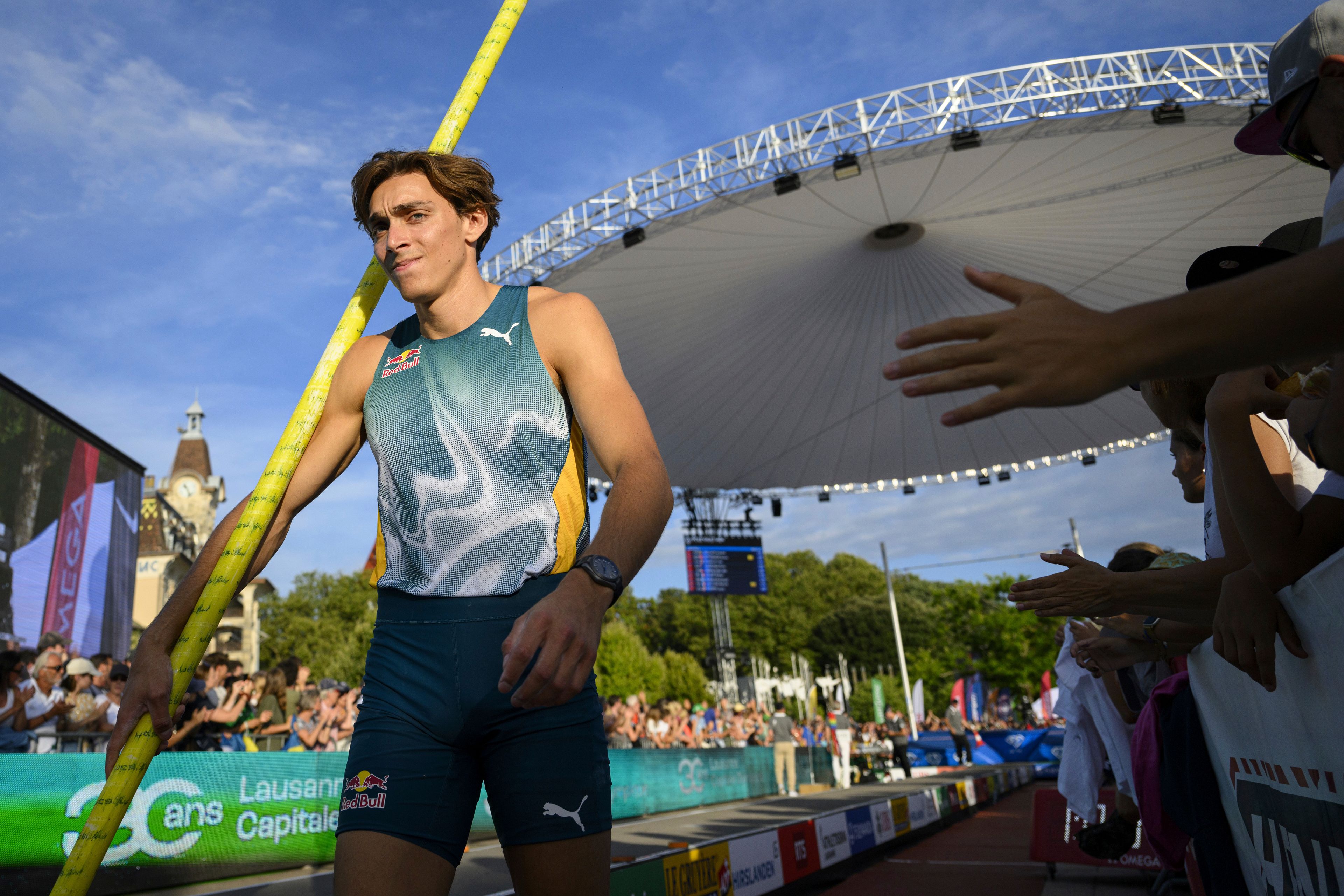 Armand Duplantis, of Sweden competes during the men's pole vault competition at the World Athletics Diamond League Athletissima City event athletics meeting, in Lausanne, Switzerland, Wednesday, Aug. 21, 2024. (Jean-Christophe Bott/Keystone via AP)