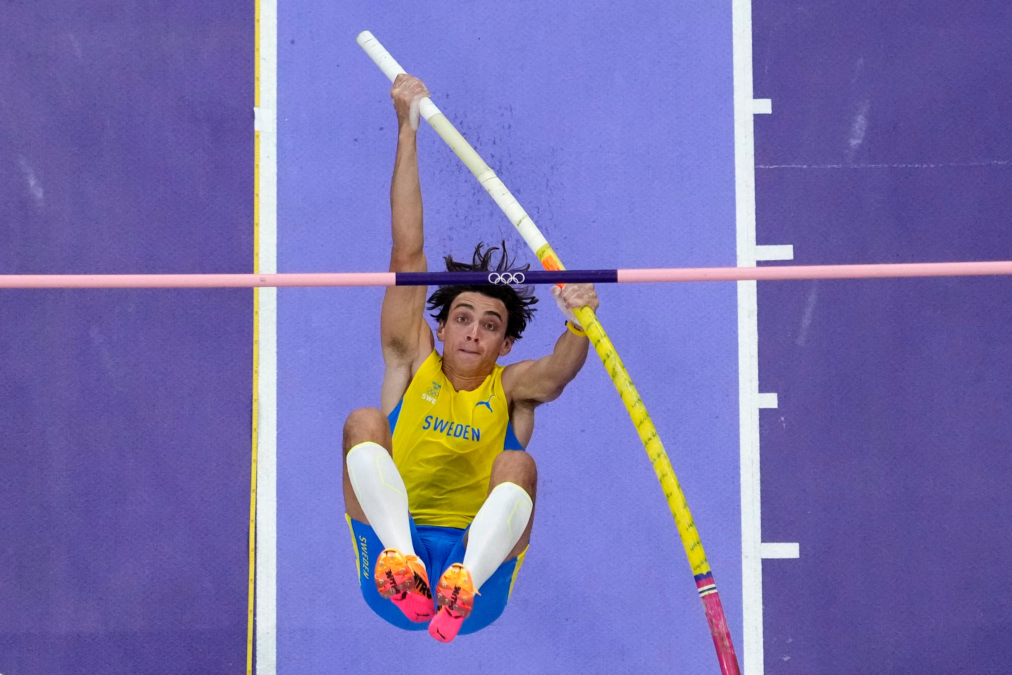 Armand Duplantis, of Sweden, competes in the men's pole vault final at the 2024 Summer Olympics, Monday, Aug. 5, 2024, in Saint-Denis, France. (AP Photo/David J. Phillip)