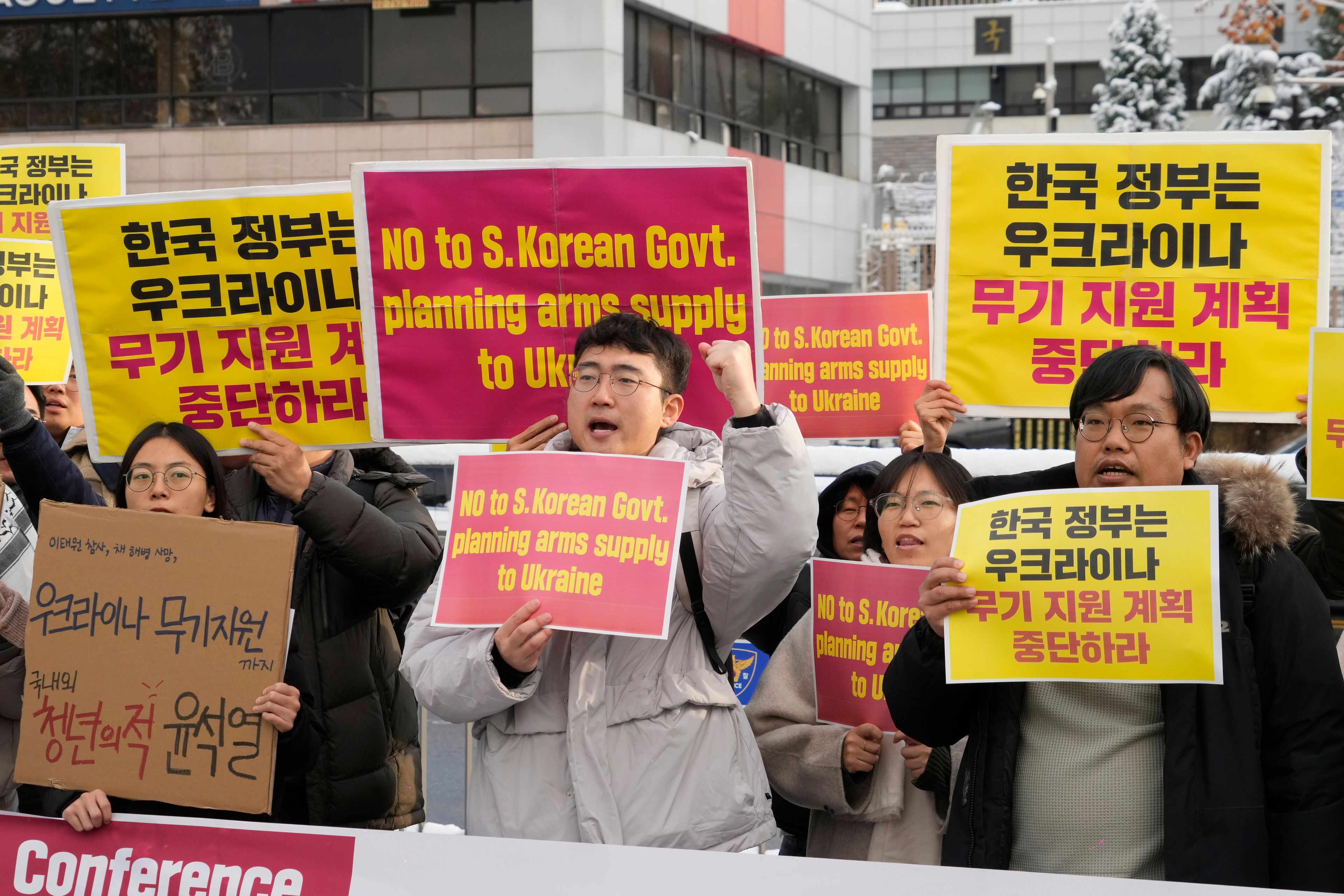 South Korean protesters stage a rally against their government's plans to supply weapons to Ukraine, in front of the Presidential Office in Seoul, South Korea, Wednesday, Nov. 27, 2024. (AP Photo/Ahn Young-joon)