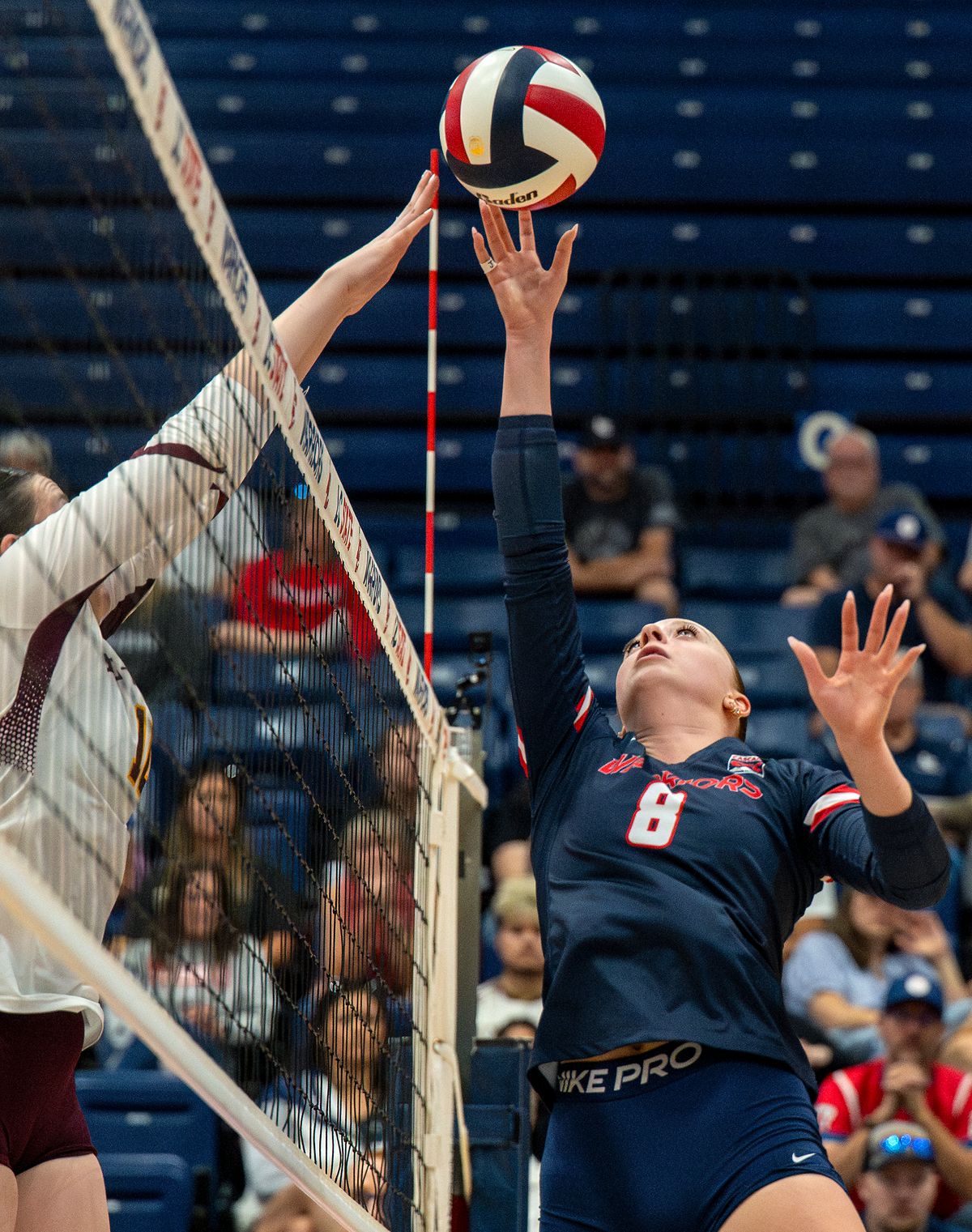 El voleibol guerrero arrasa en MSU-Northern y permanece invicto