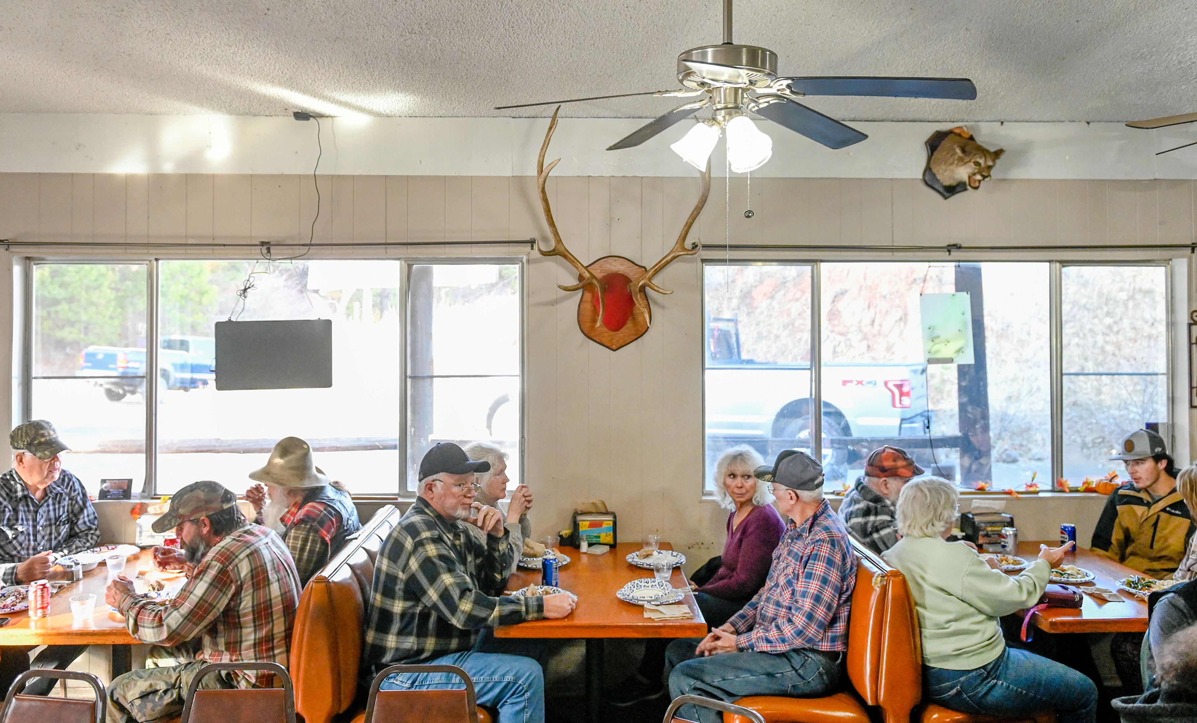 Groups talk and eat at the booths of Waha Grill during the restaurant’s annual free Thanksgiving meal Thursday on the outskirts of Lewiston.