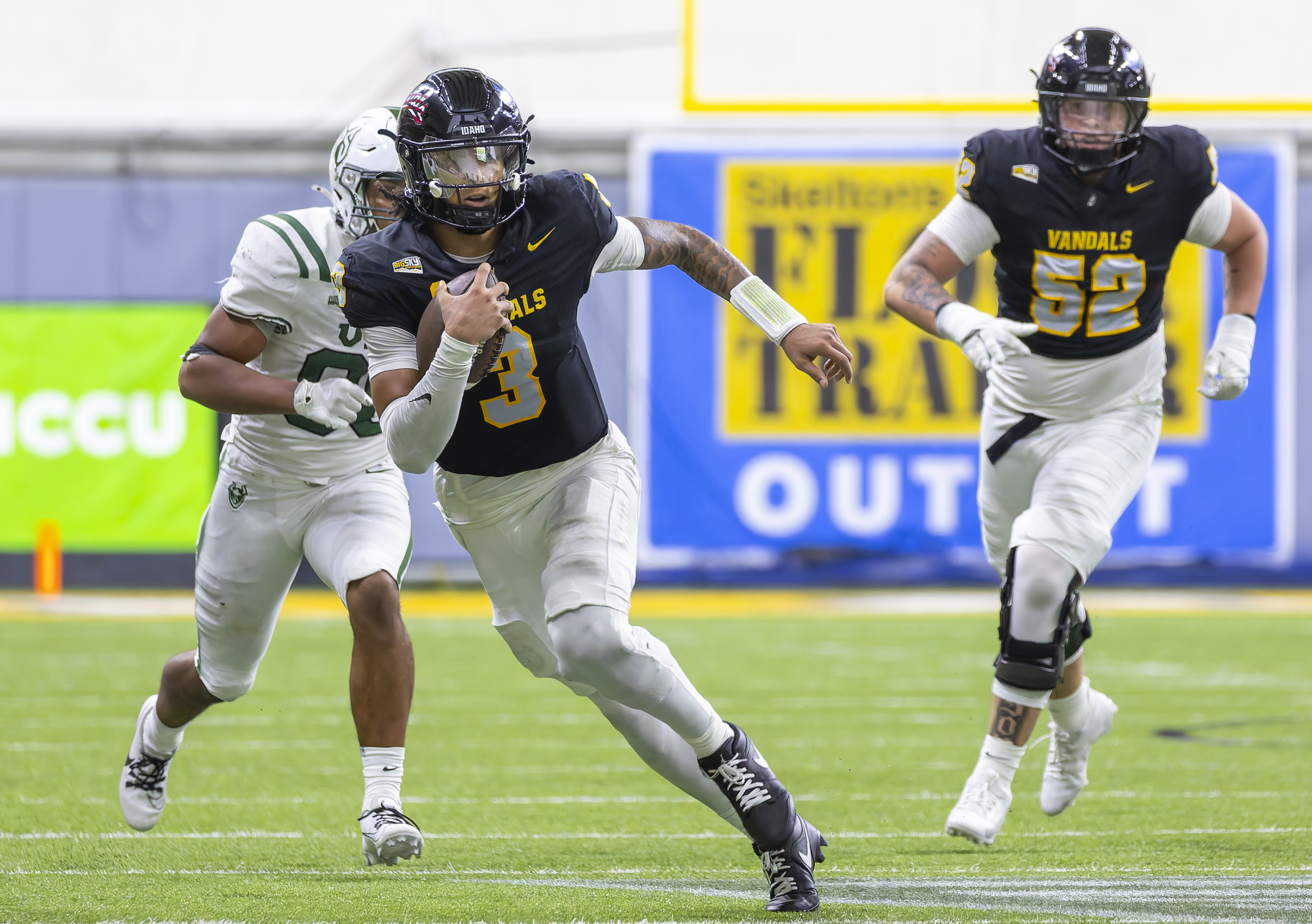 Vandals snap losing skid with landslide victory over Vikings