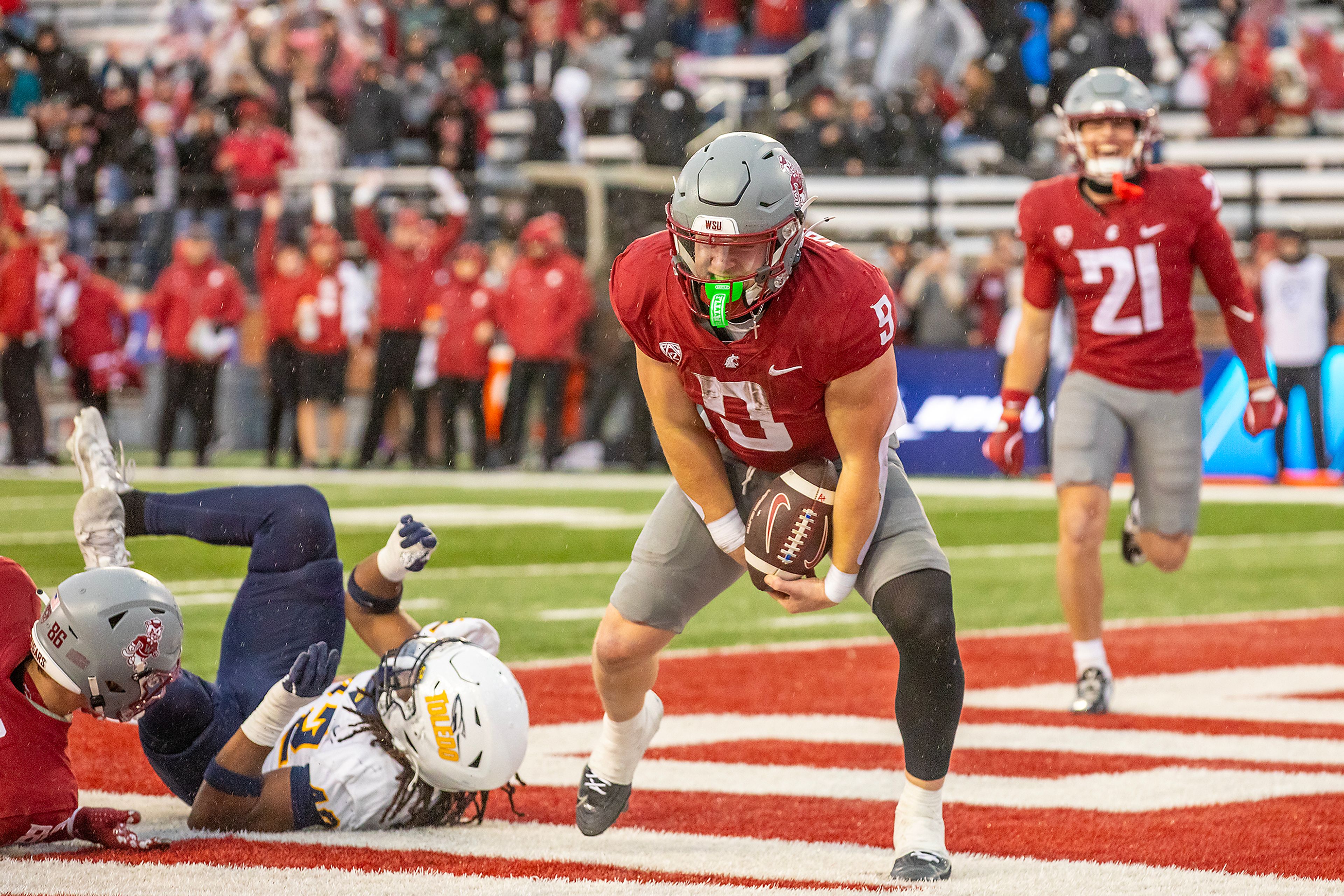 FIRST LOOK: Cougars bounce back with dominant home win over Toledo