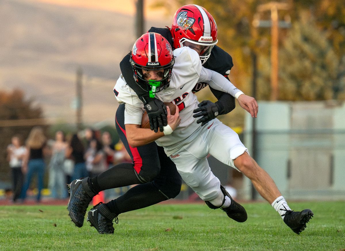 Bears find their footing in second half, beat Bantams in foo...