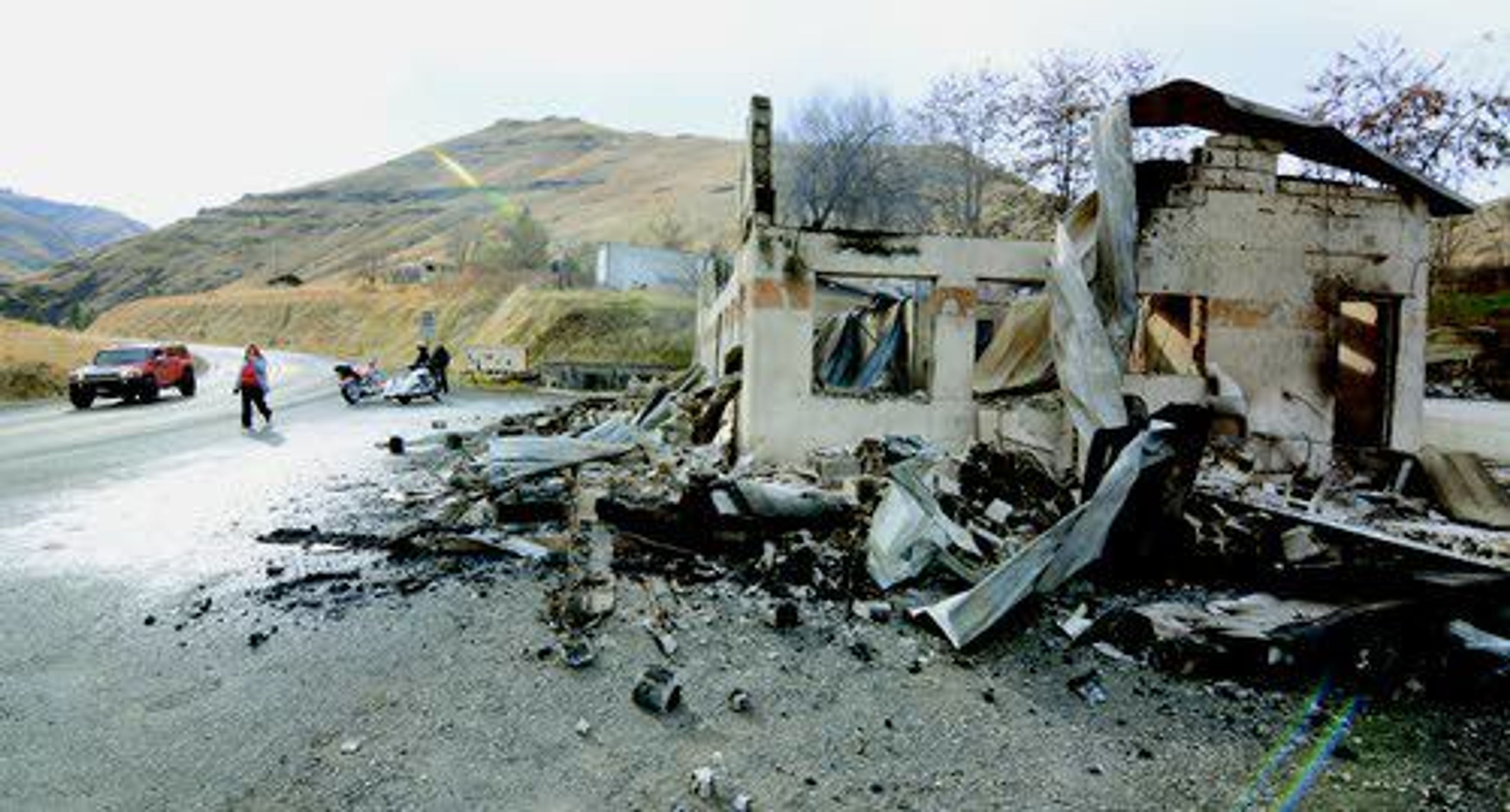 The Boggan’s Oasis cafe along Washington State Route 129 at the Grande Ronde River burned last November. Owners Farrel and Bill Vail were uninjured, but the 1940s-era building was a total loss.