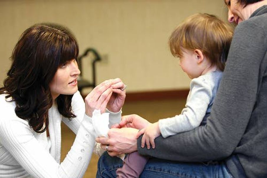 Babies and toddlers learn to use sign language