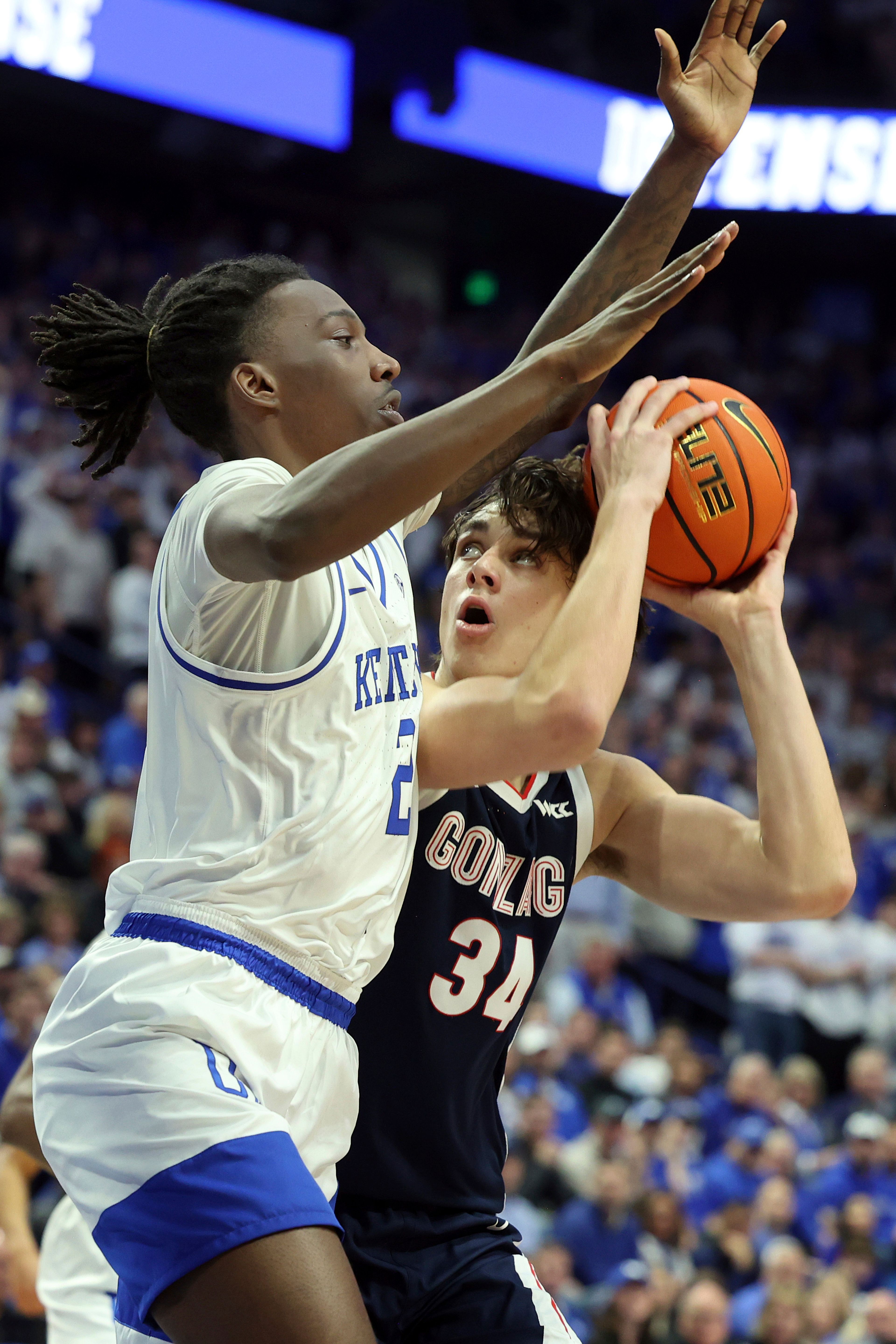 Gonzaga's Braden Huff, right, looks to shoot while defended by Kentucky's Aaron Bradshaw, left, during a game Feb. 10 in Lexington, Ky.