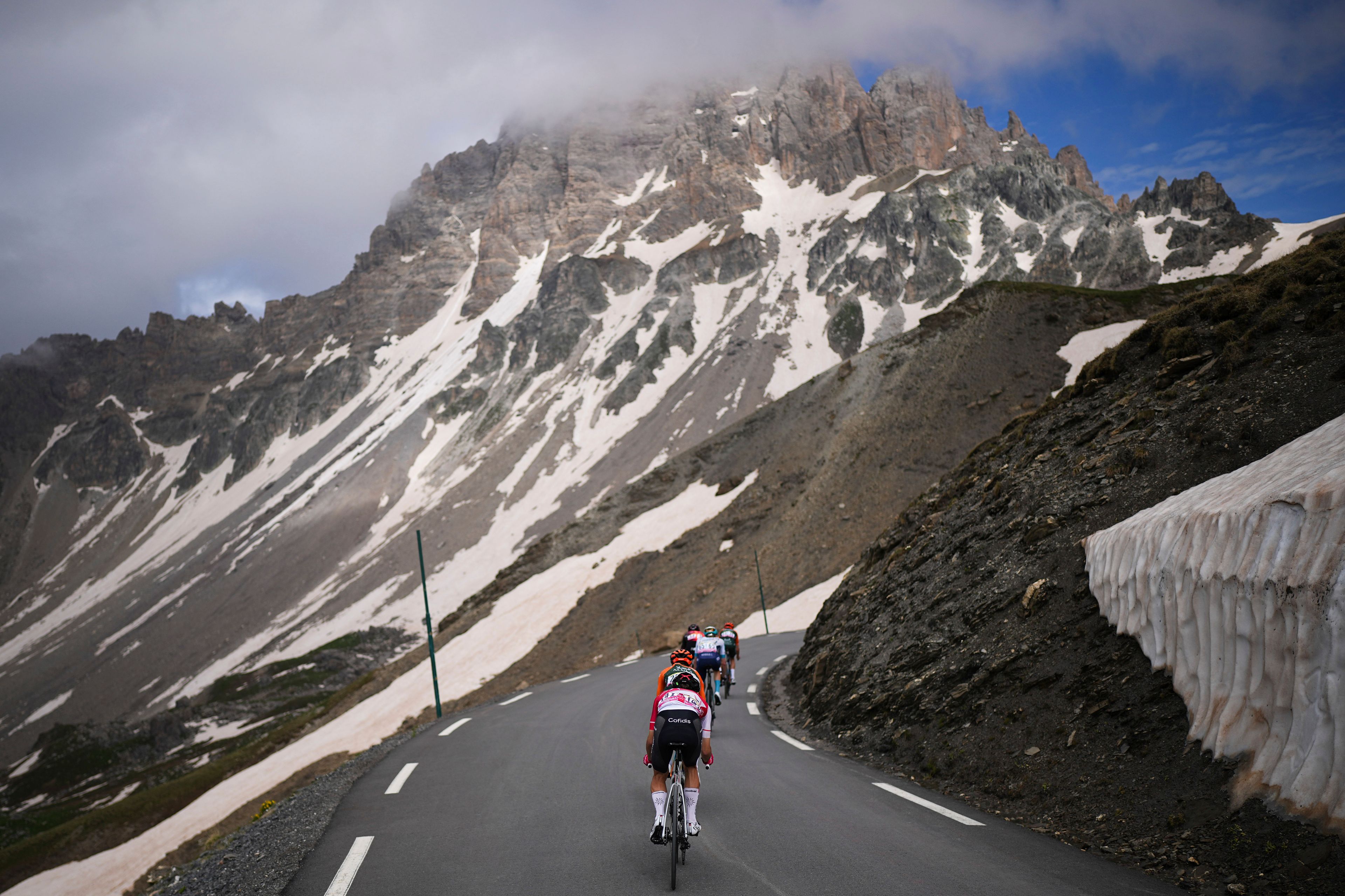 A breakaway group rides in the descent of the Col du Galibier during the fourth stage of the Tour de France cycling race over 139.6 kilometers (86.7 miles) with start in Pinerolo, Italy and finish in Valloire, France, Tuesday, July 2, 2024. (AP Photo/Daniel Cole)