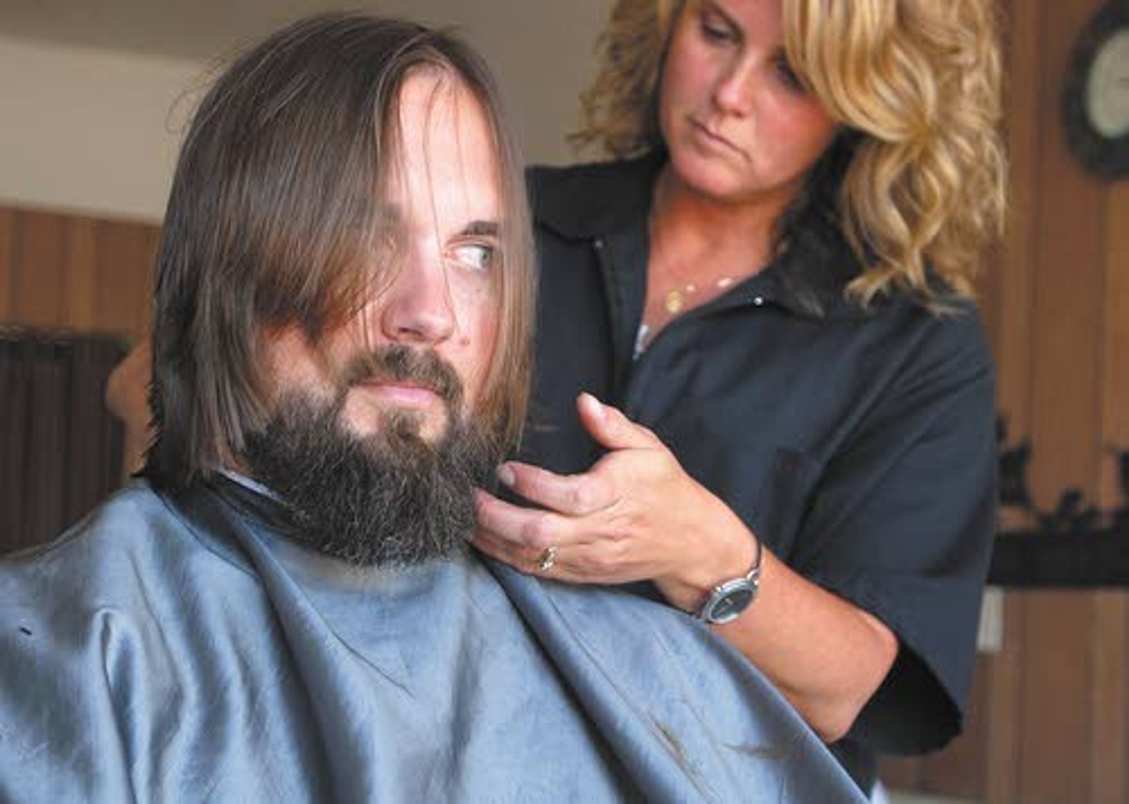 A moment of reflection as Salas cuts my hair to a medium
length.