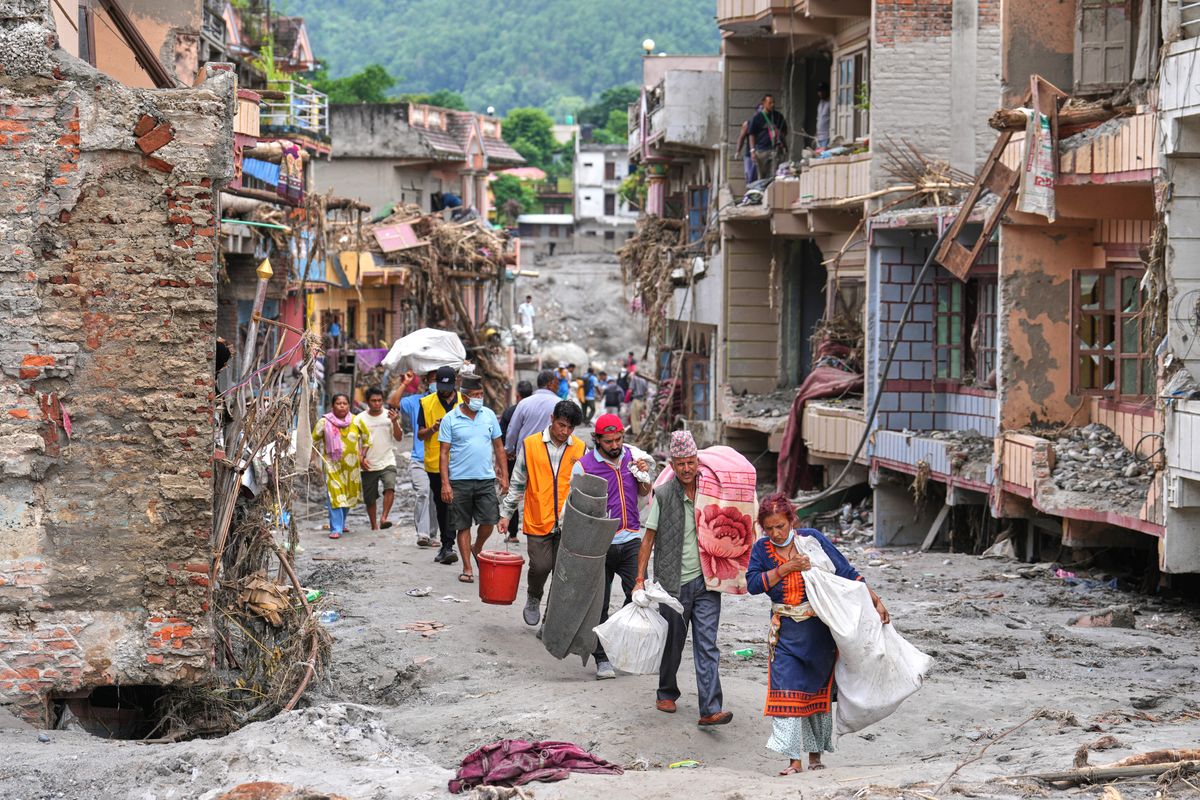 At a Nepal hospital, hope slowly fades 3 days after catastro...