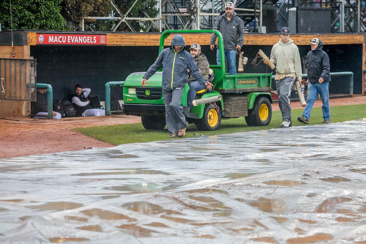 Rain delay shuts down Series play Tuesday