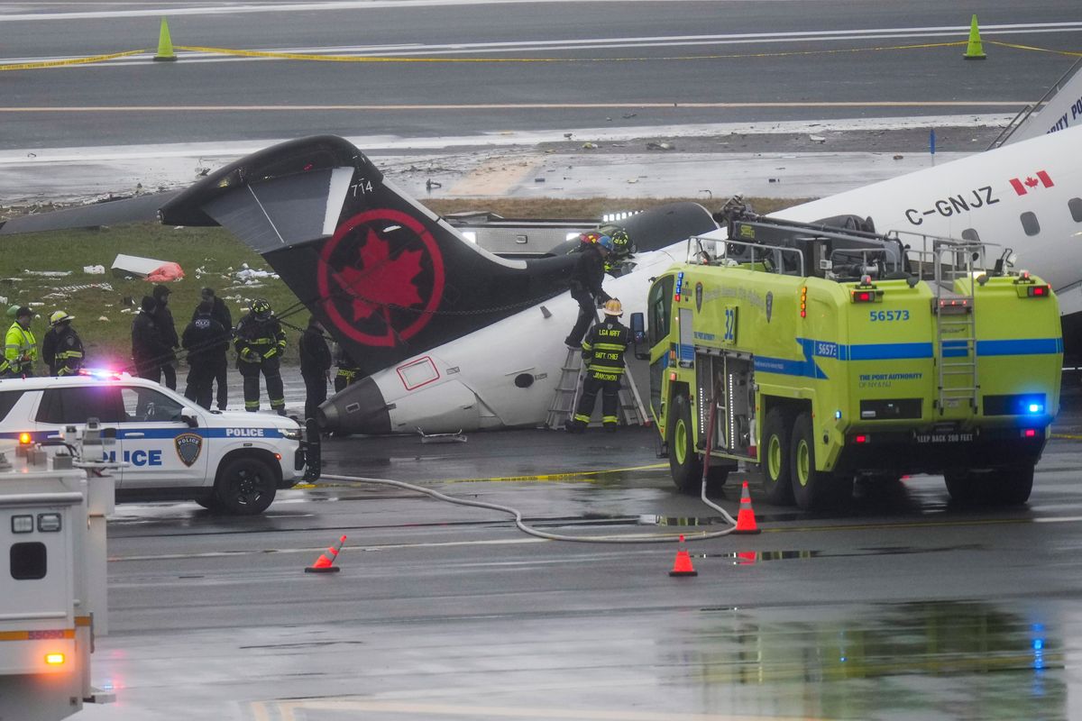 Source: Two LaGuardia air traffic controllers left work early before crash
