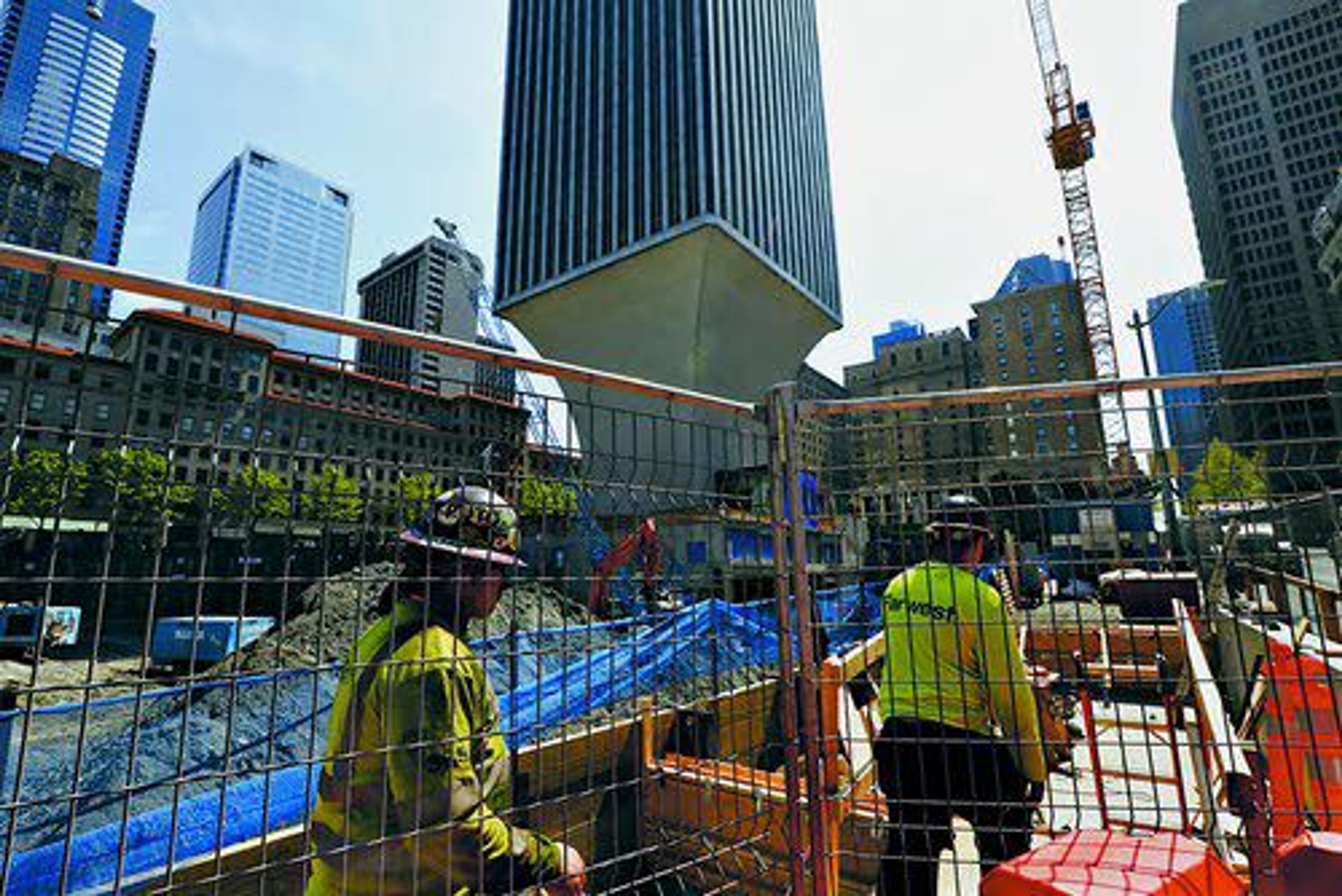 Amazon halts construction, issues threat over Seattle tax plan