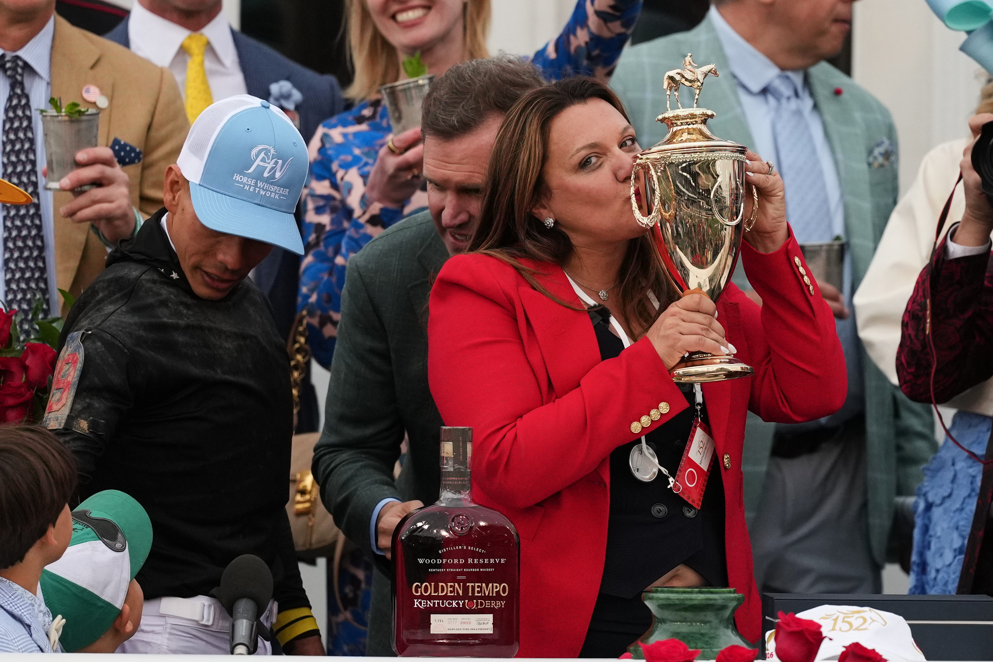 Underdog Golden Tempo takes Kentucky Derby