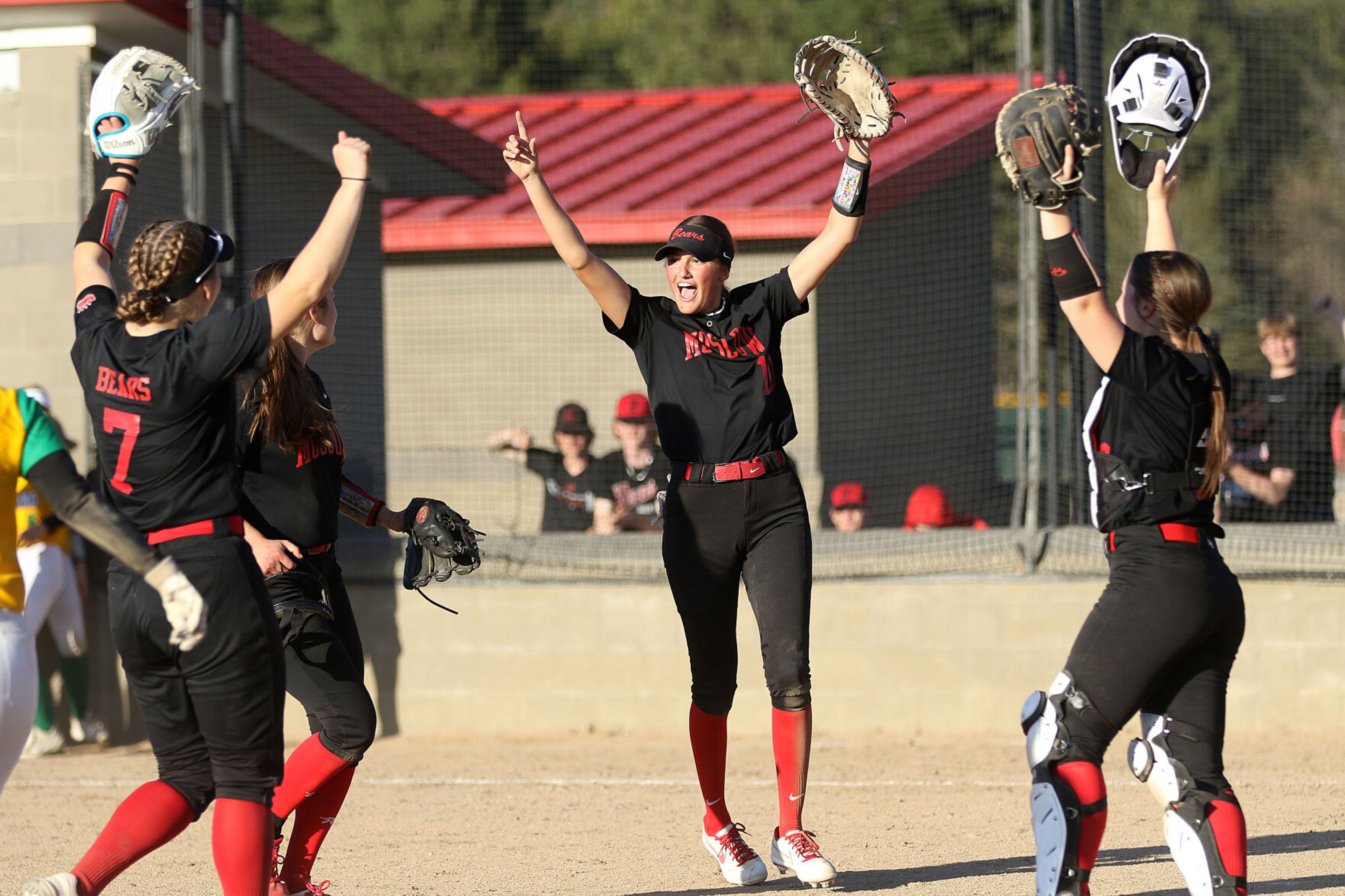 Moscow Bears softball team heading to state tournament as district champions