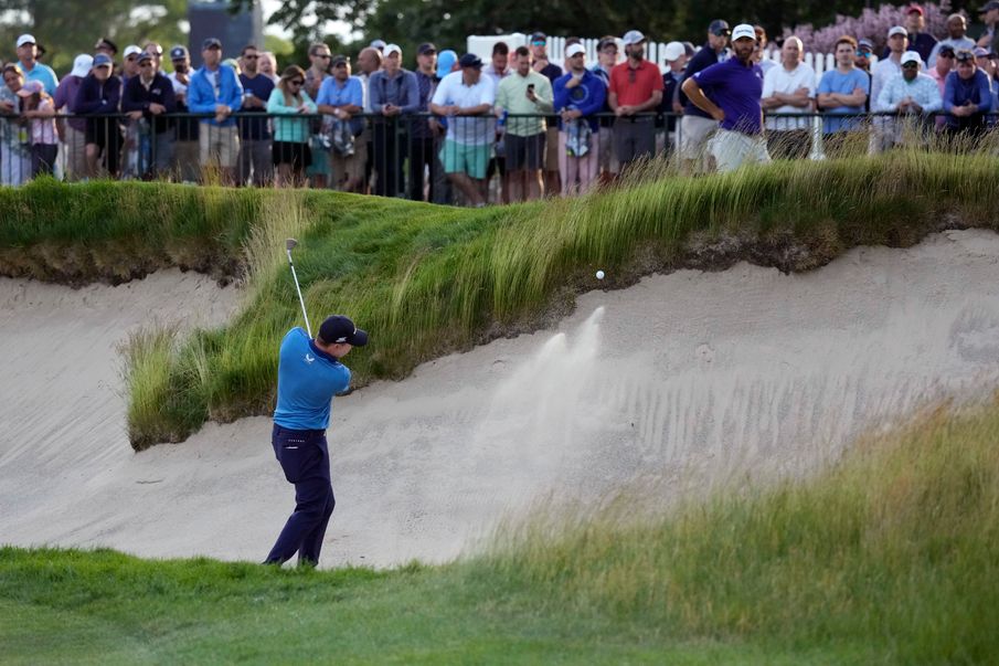 Hadwin leads; McIlroy hovering