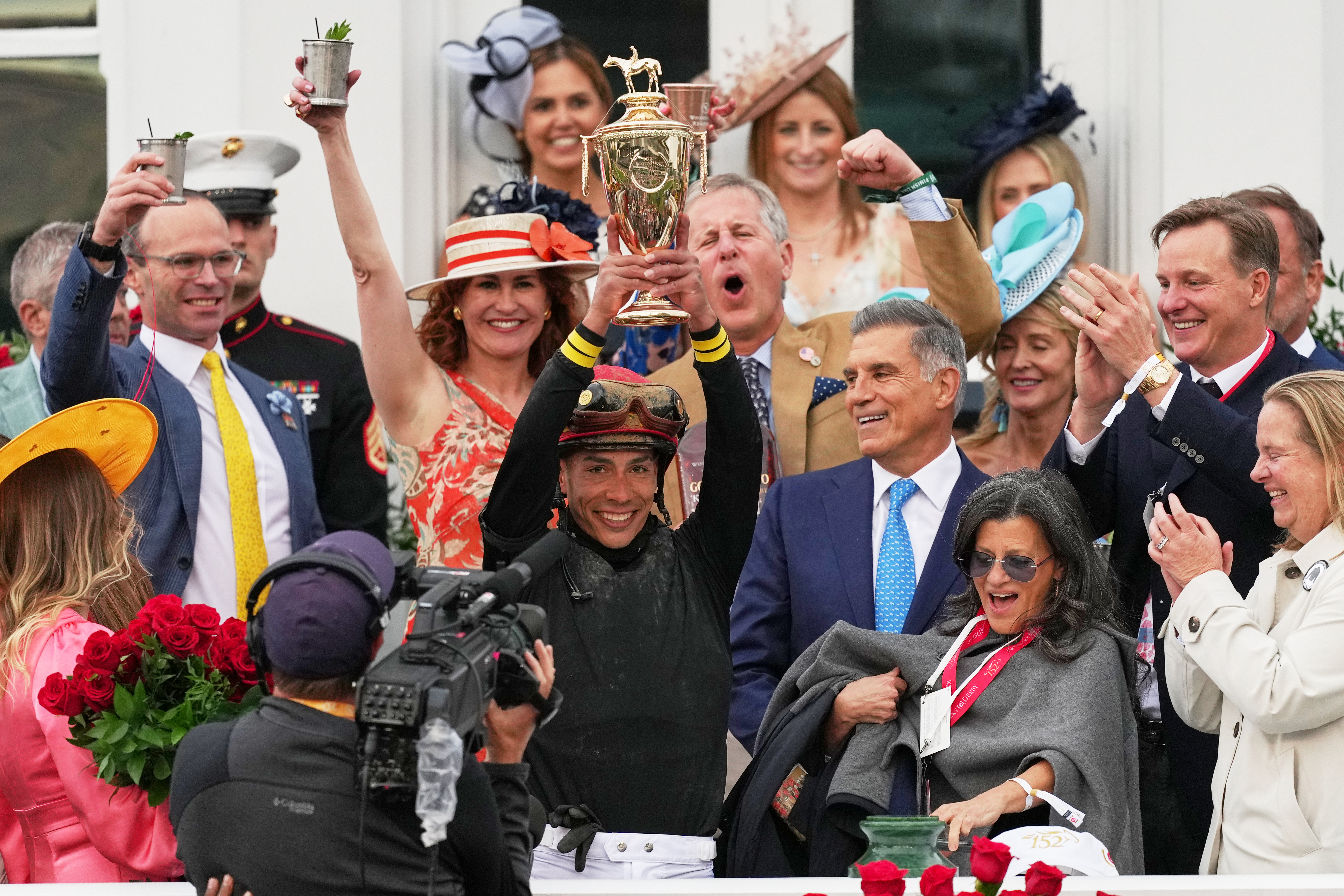 Underdog Golden Tempo takes Kentucky Derby