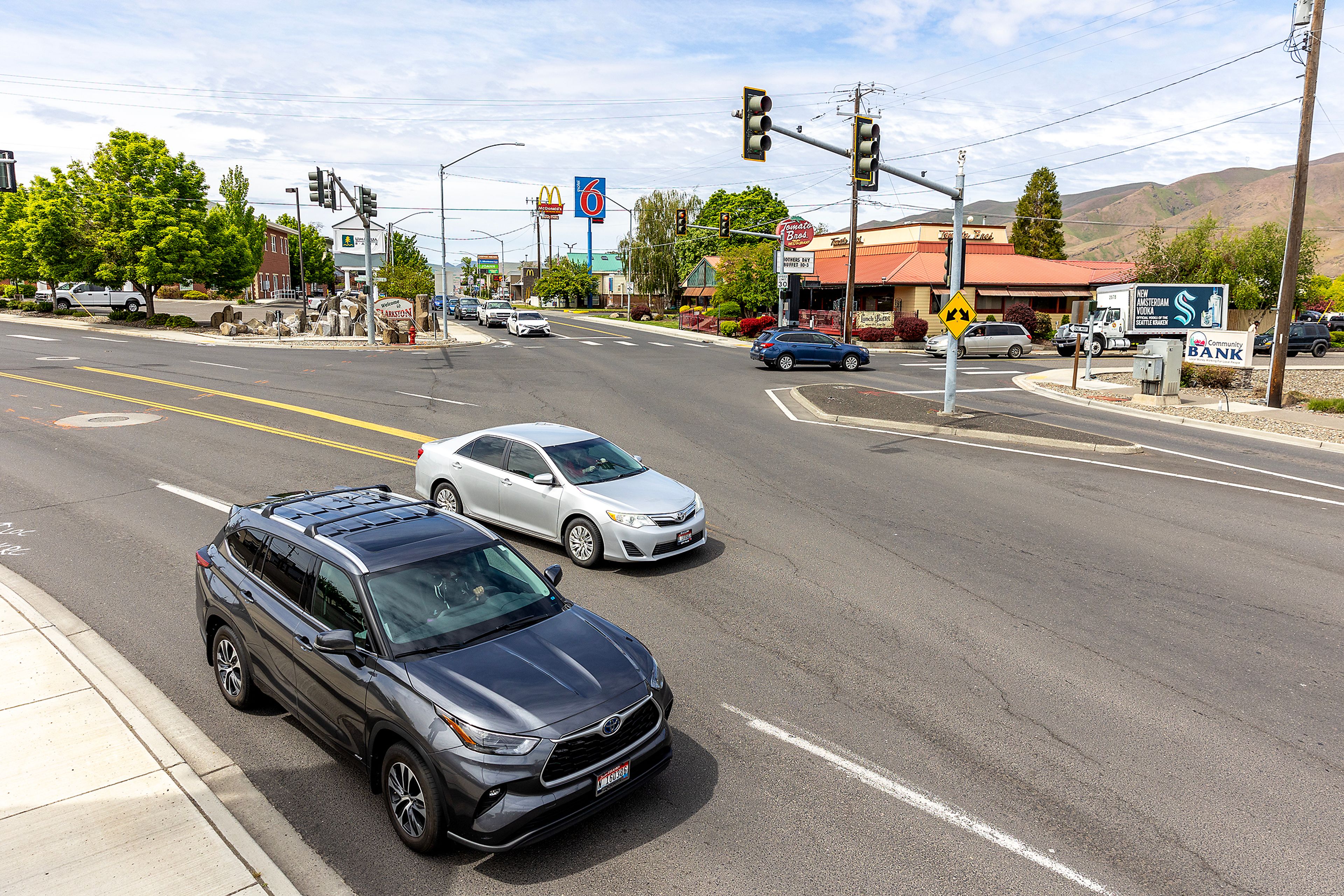 Cars move from Diagonal Street towards the Interstate Bridge Wednesday in Clarkston.