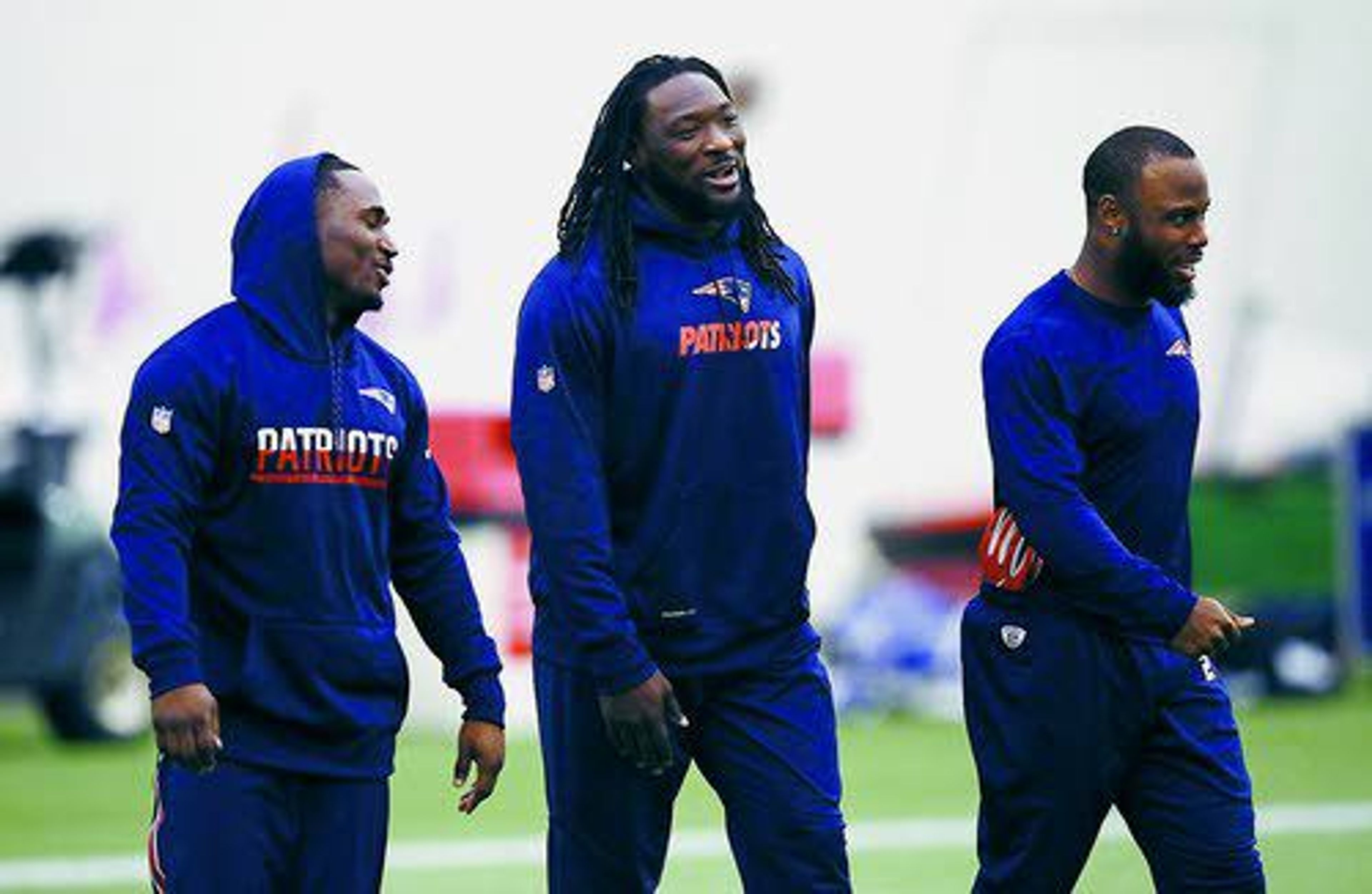 Patriots' running backs not above sharing