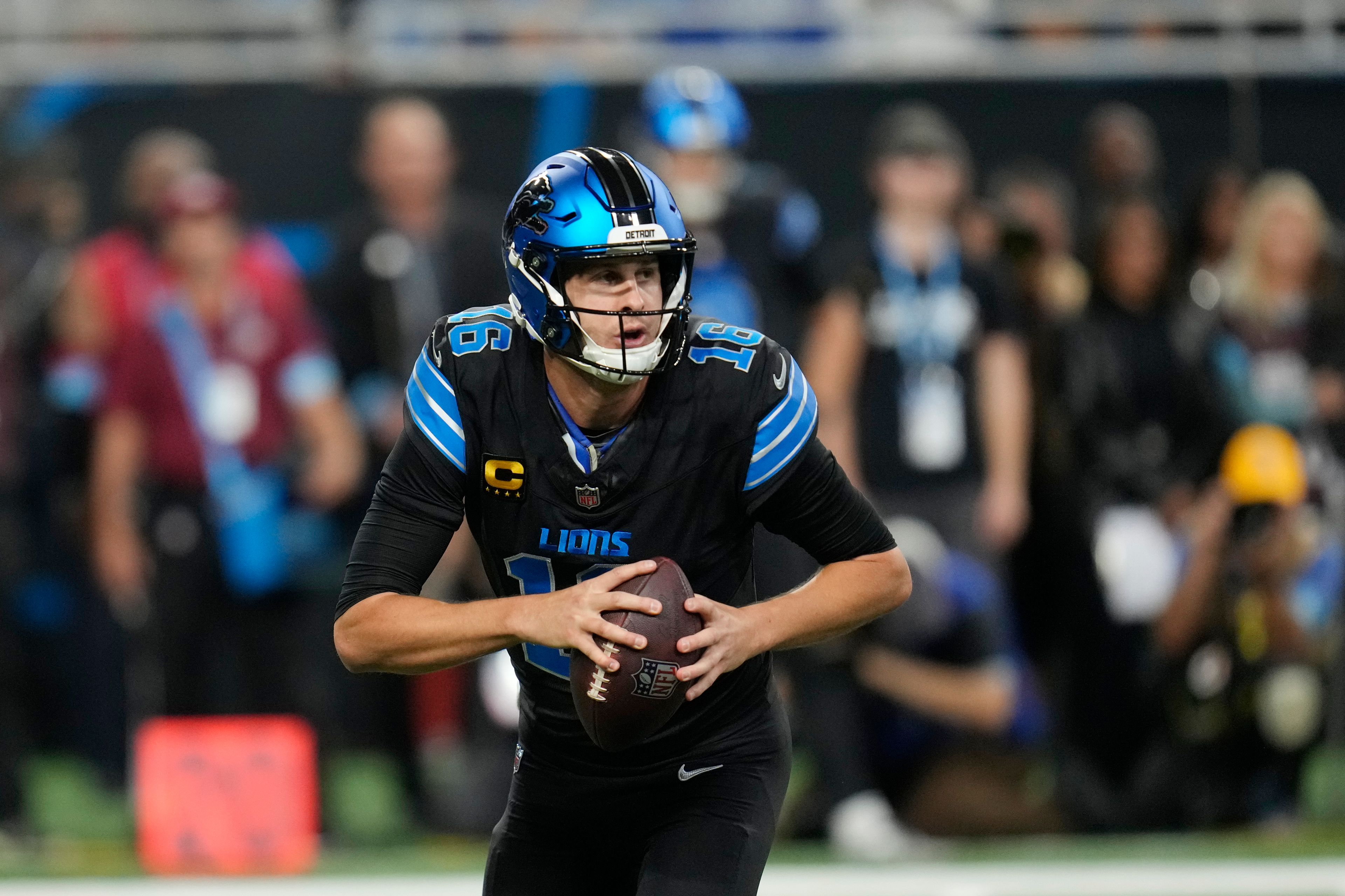 Detroit Lions quarterback Jared Goff looks to pass during the first half of an NFL football game against the Seattle Seahawks, Monday, Sept. 30, 2024, in Detroit. (AP Photo/Paul Sancya)