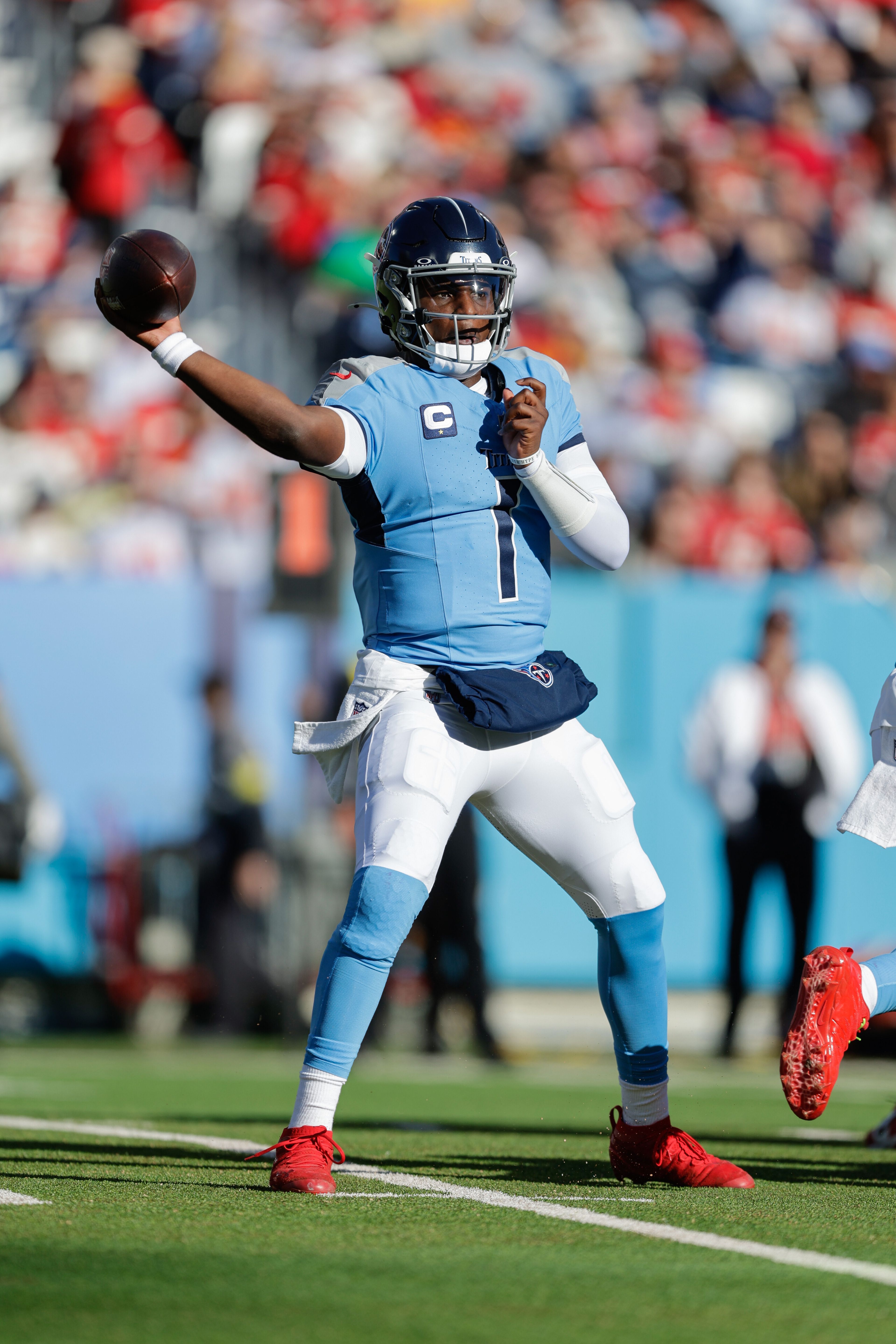 Titans quarterback Cam Ward (1) throws the ball during a game against the Chiefs on Sunday in Nashville, Tenn.