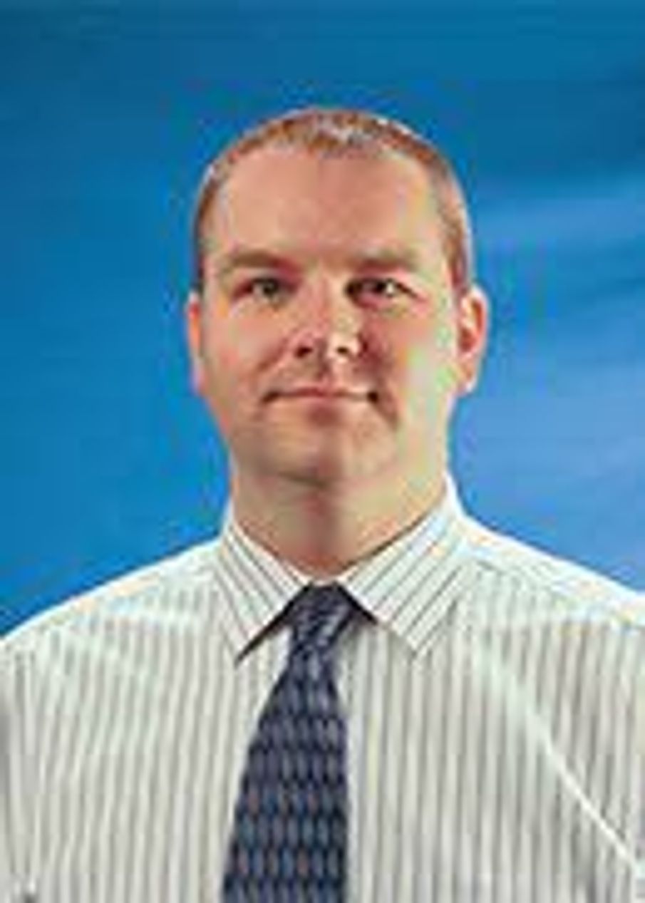 Fiveseat airport board down to two members