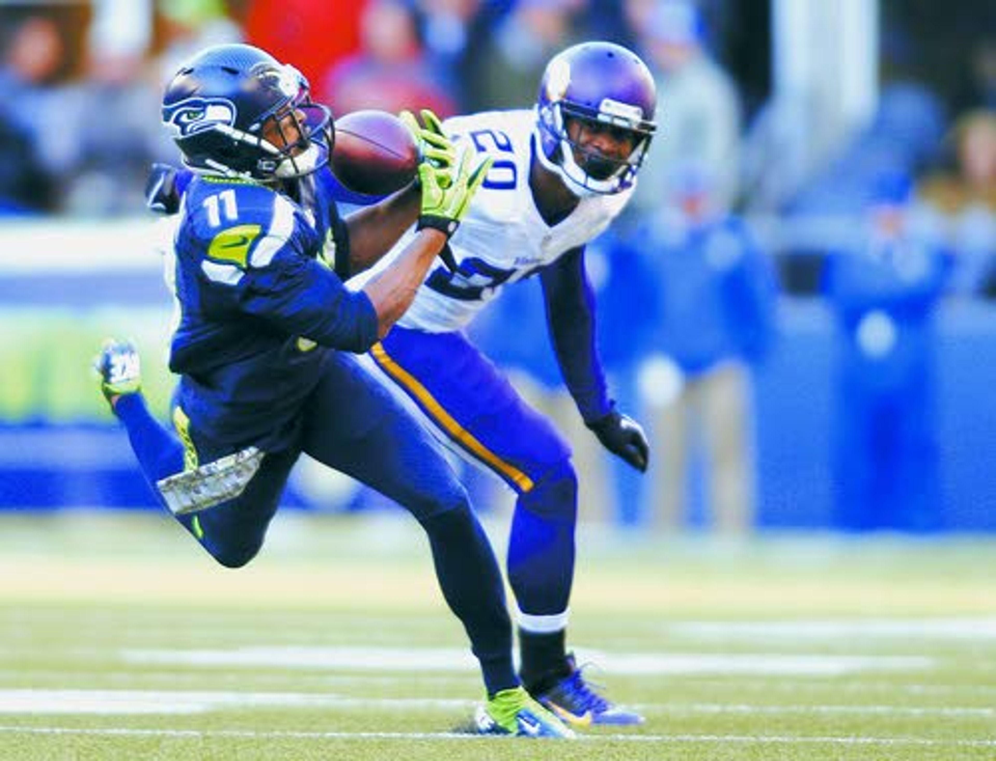 Seattle’s Percy Harvin catches the ball in front of Minnesota’s Chris Cook in the first half on Sunday. Harvin made his much-anticipated debut against his former team and helped the Seahawks to a 41-20 rout of the Vikings.