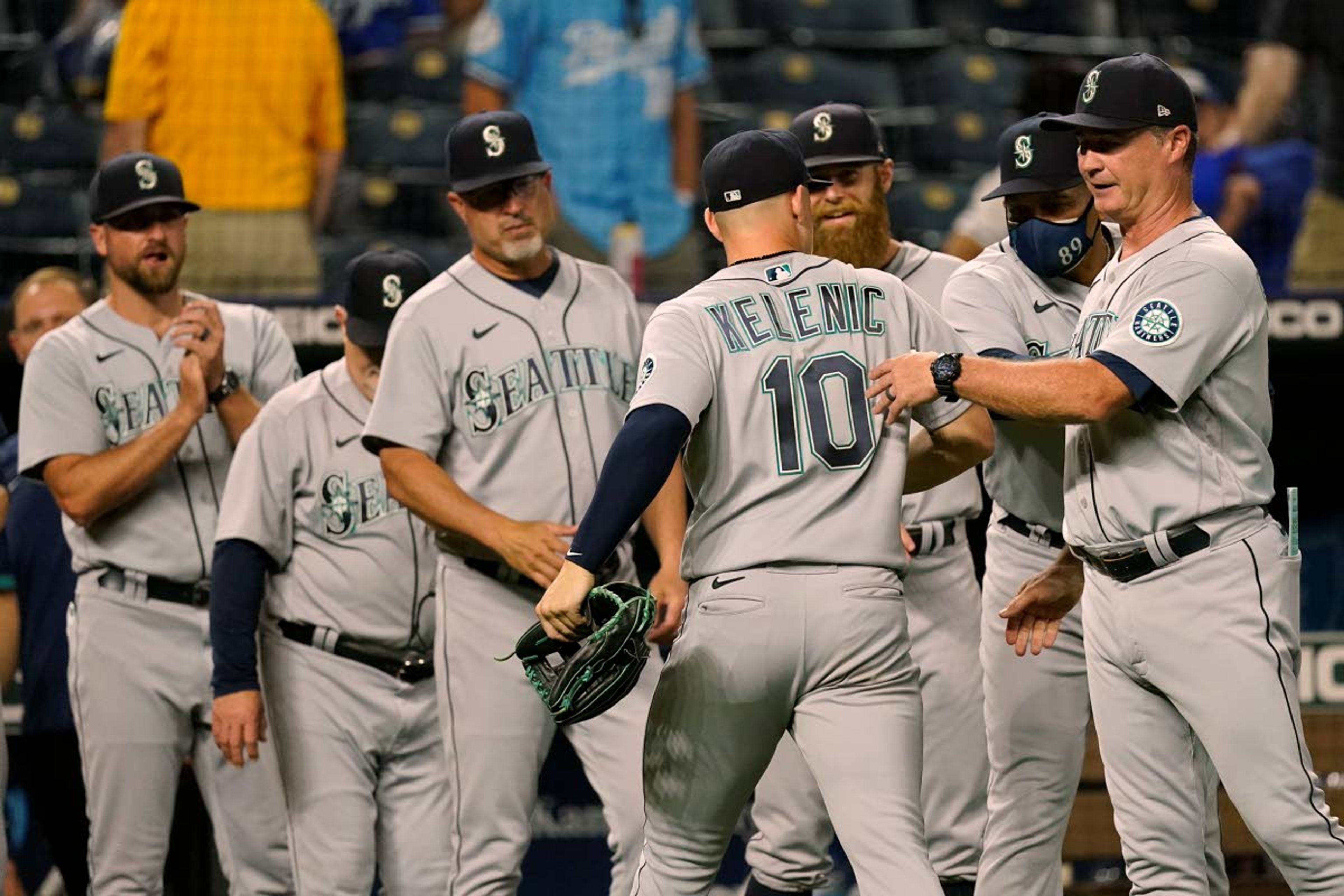 Kelenic’s 2 HRs help Mariners take down Royals