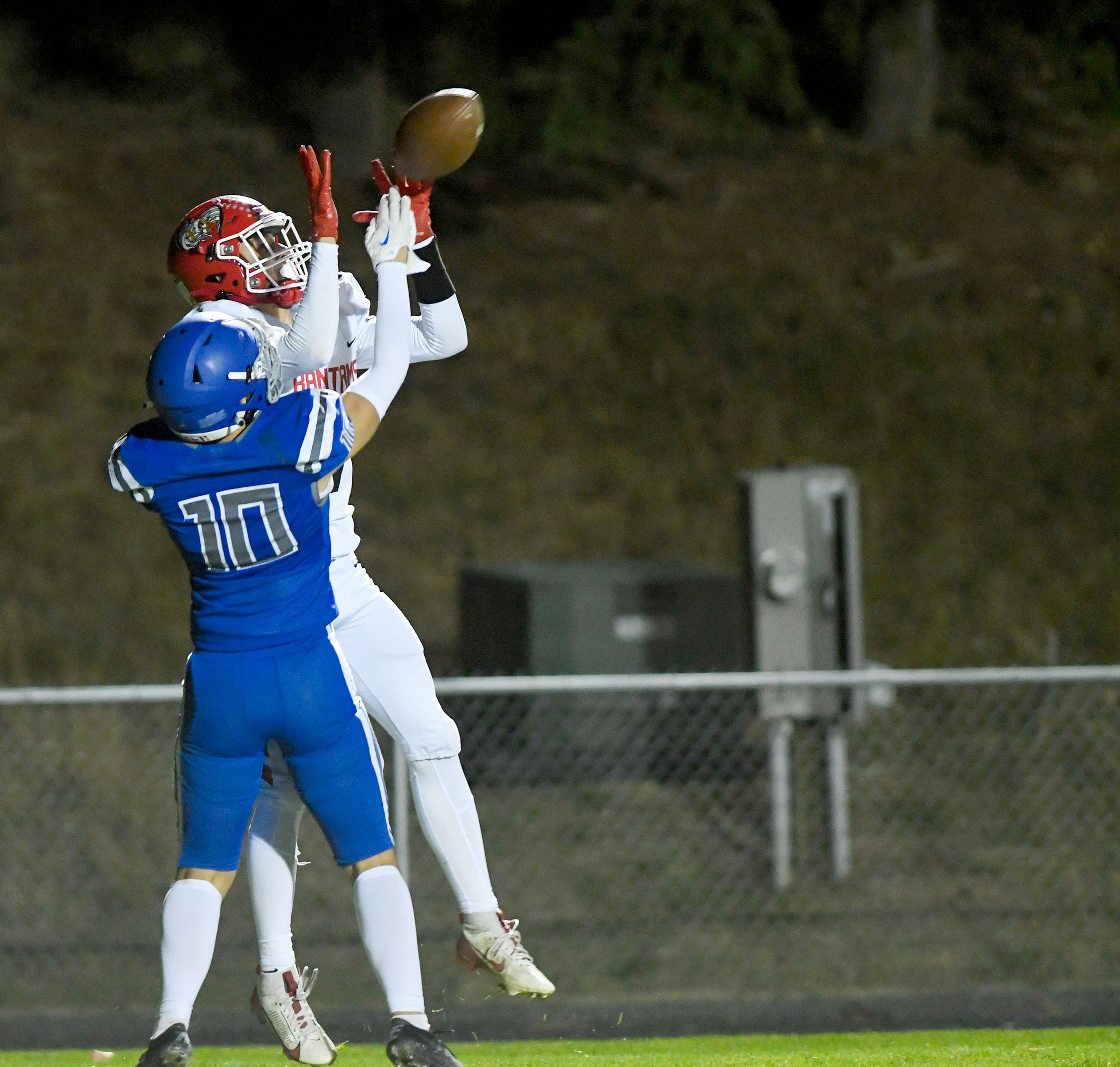 Pullmans Caleb Ratliff blocks Clarkstons Ryken Craber from catching the ball in the Bantams end zone Friday in Pullman.,