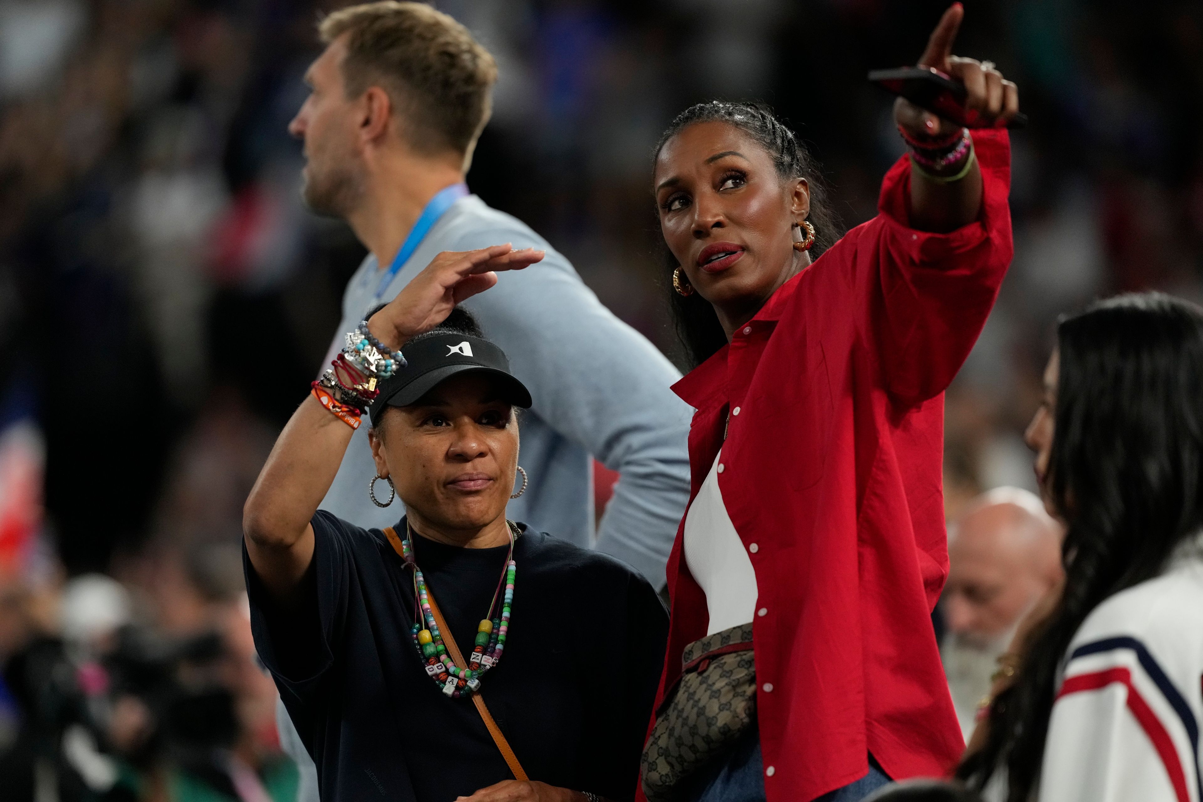 Dawn Staley toalks to Lisa Leslie before a women's gold medal basketball game at Bercy Arena at the 2024 Summer Olympics, Sunday, Aug. 11, 2024, in Paris, France.