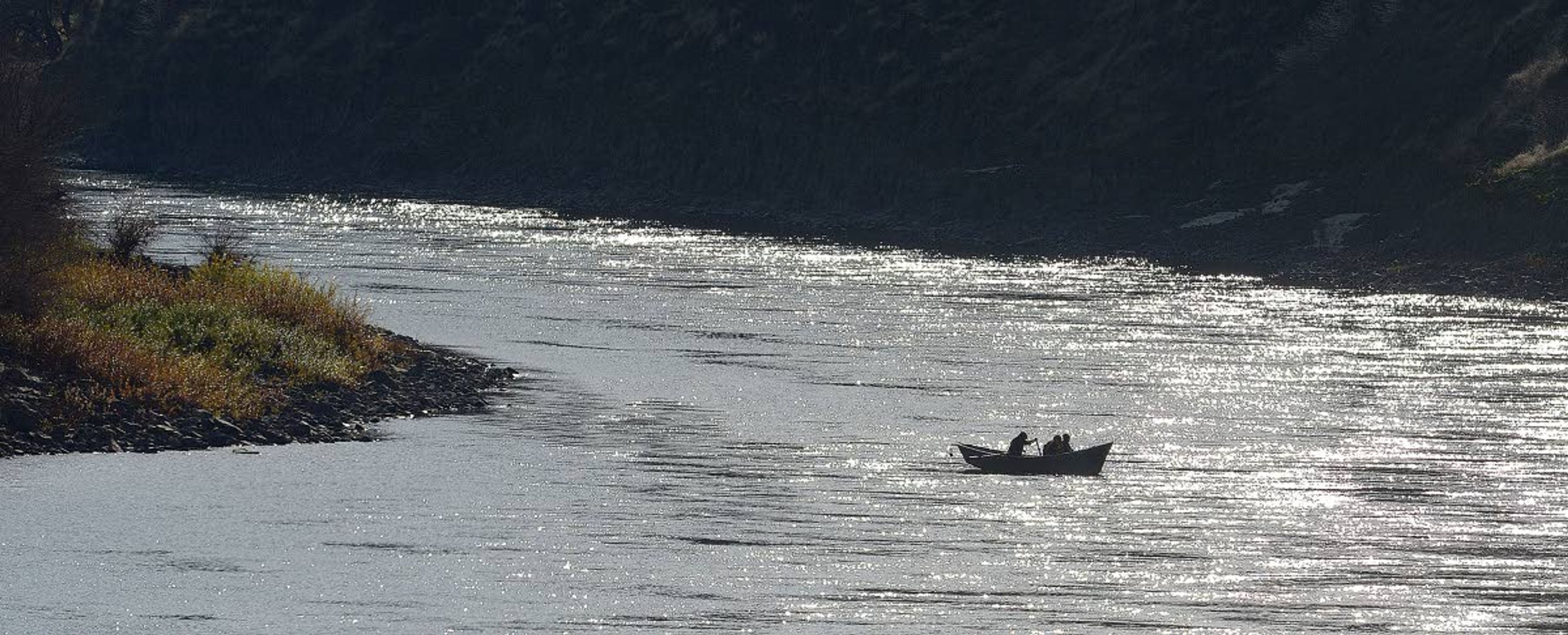 A steelhead guide on the Salmon Rivers rows a group of clients to the next hole.