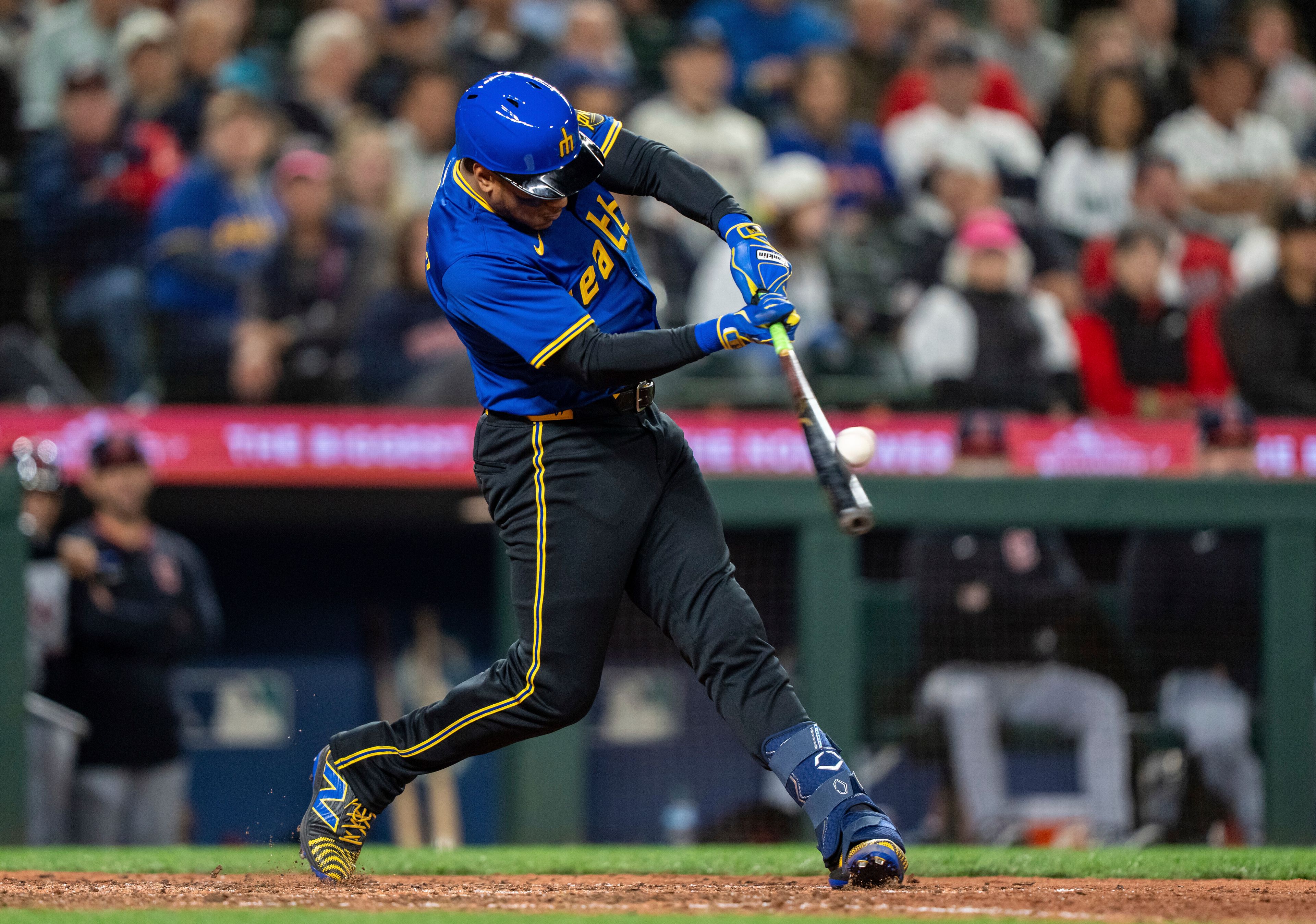 Canzone’s two-run single helps Mariners beat Guardians