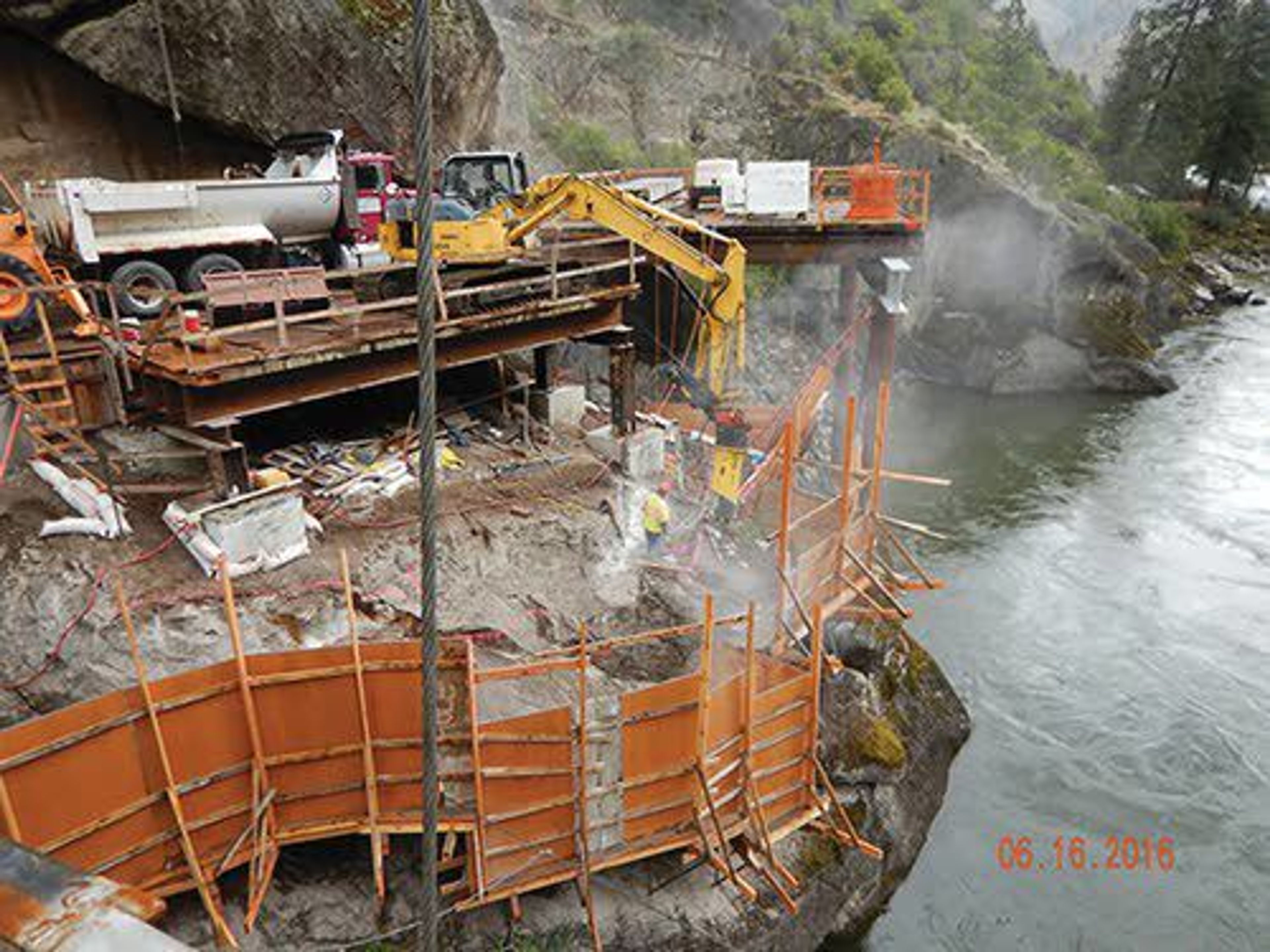 Construction workres had to operate in confined spaces on both sides of the river, perched on granite walls above the water.