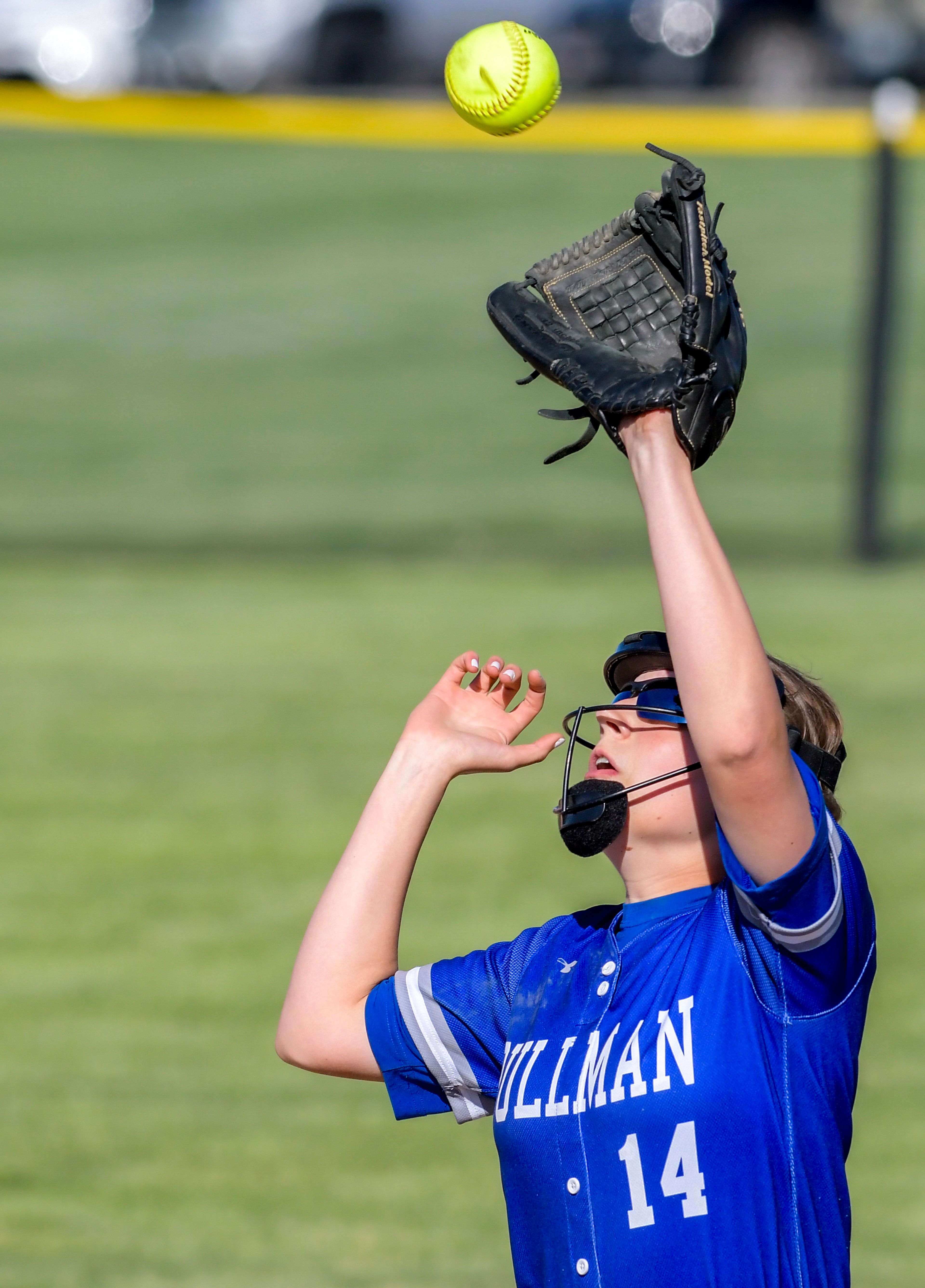 Pullman’s Lili Herndon makes a catch against Clarkston in an inning of a district tournament semifinal round game Thursday in Clarkston.