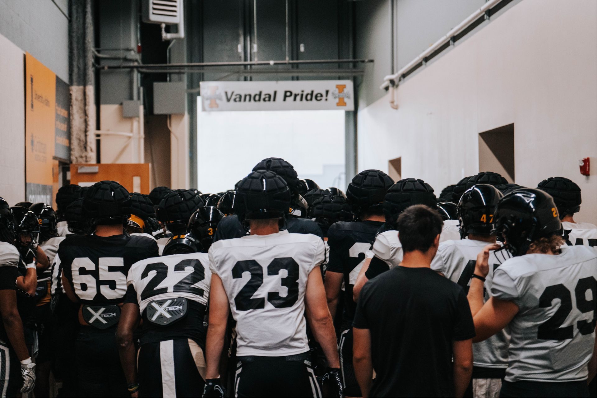 Competitive final scrimmage for Vandals helps build the depth chart