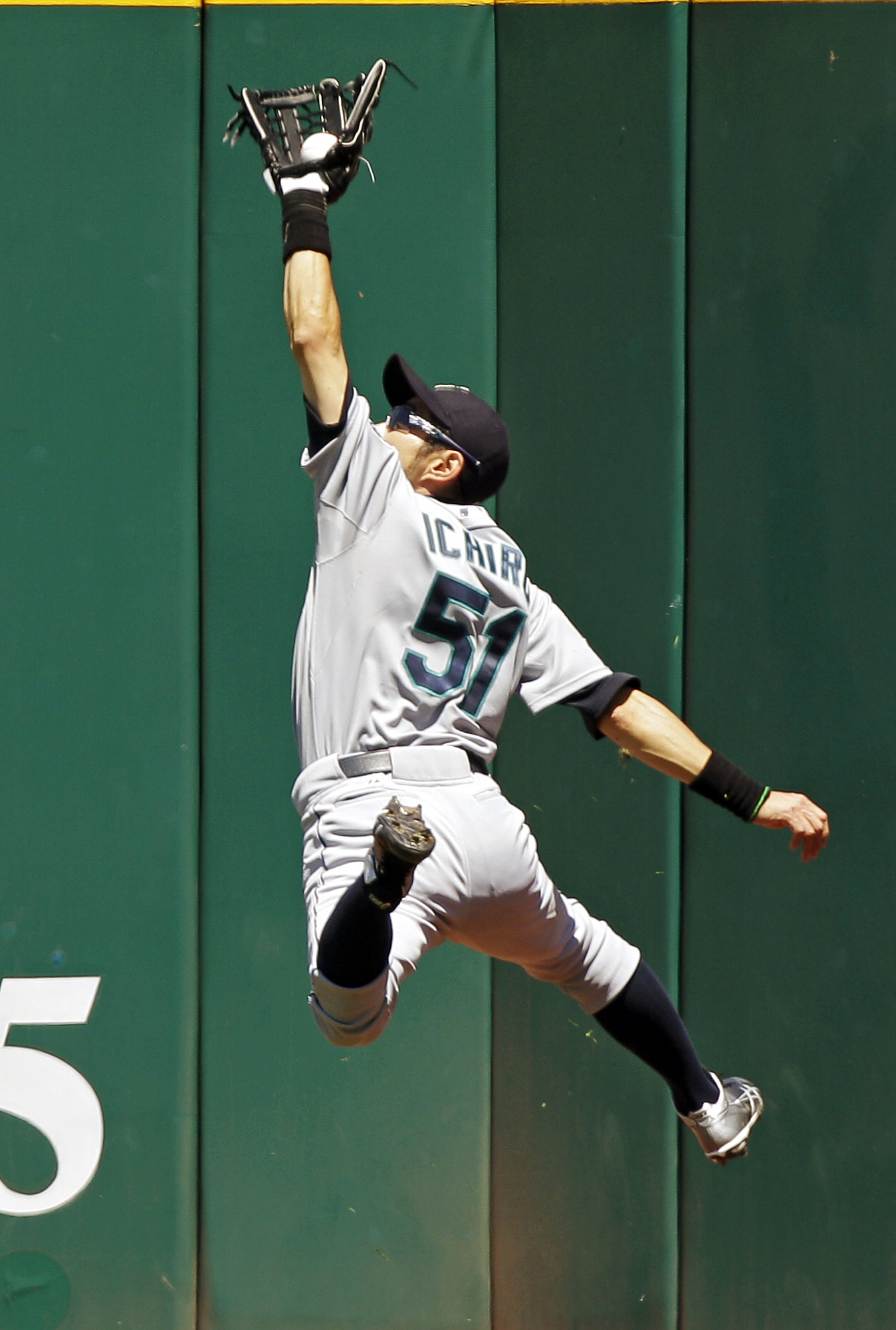 Mariners' Ichiro elected into Baseball Hall of Fame, 1 vote