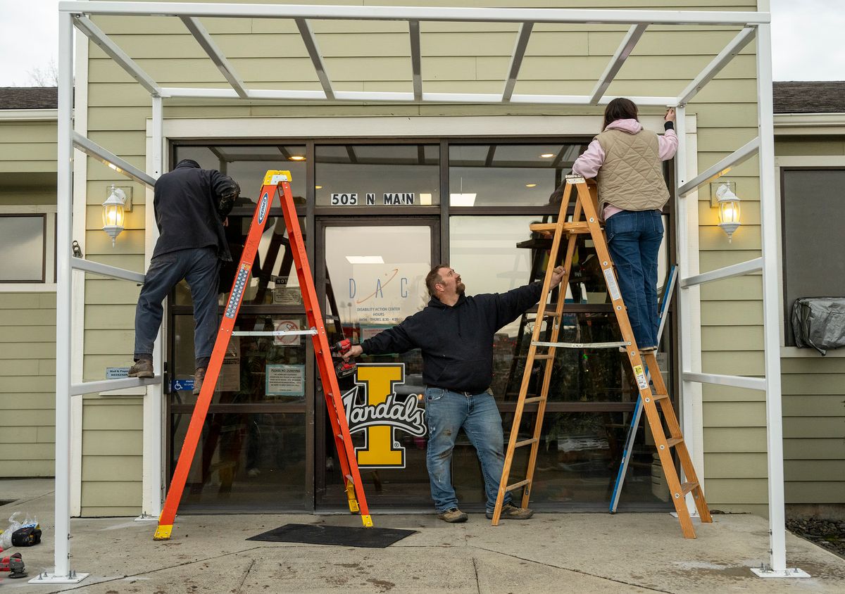 WSU students help give nonprofit a lift