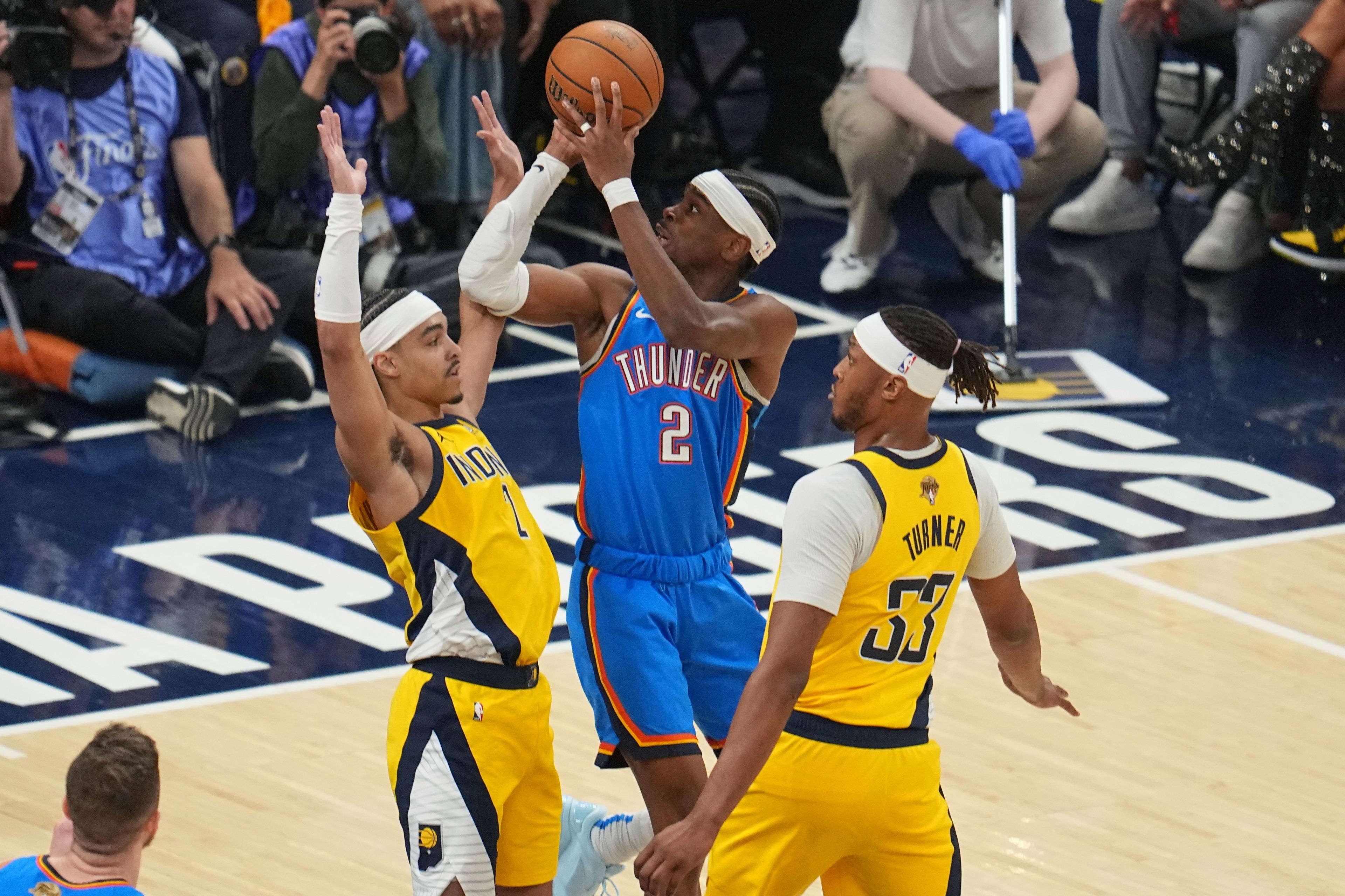 Game 4: Gilgeous-Alexander goes wild in the 4th, Thunder rally to top Pacers and tie Finals