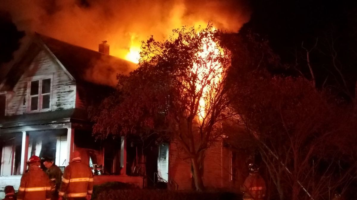 Early morning house fire claims Clarkston man