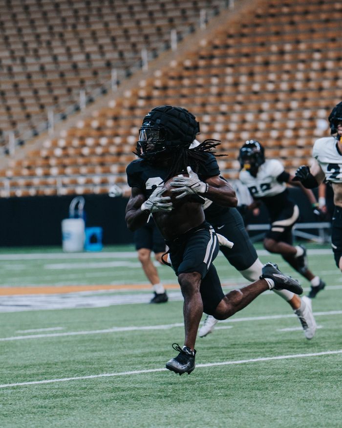 Competitive final scrimmage for Vandals helps build the depth chart