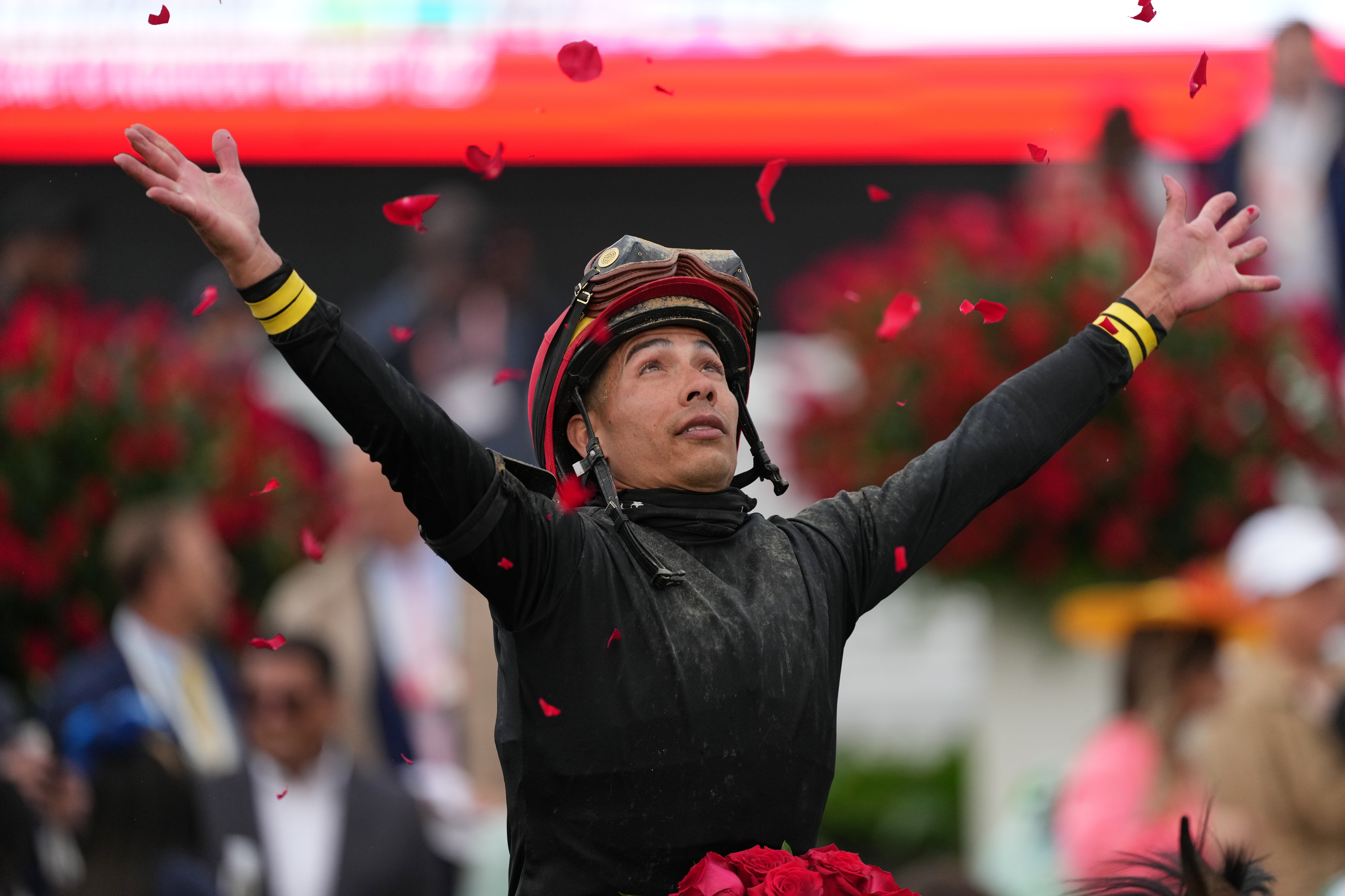Underdog Golden Tempo takes Kentucky Derby