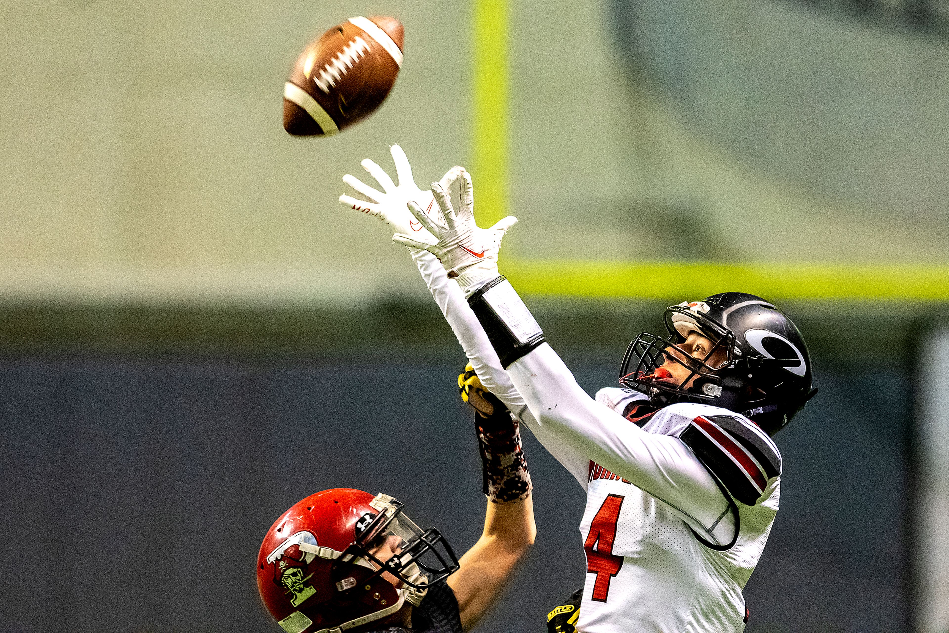 Oakley’s Austin Cranney makes a catch against Prairie. The Prairie Pirates lost to the Oakley Hornets 42-40 in the Class 1A Division O state semifinal football game at the Kibbie Dome in Moscow on Friday.