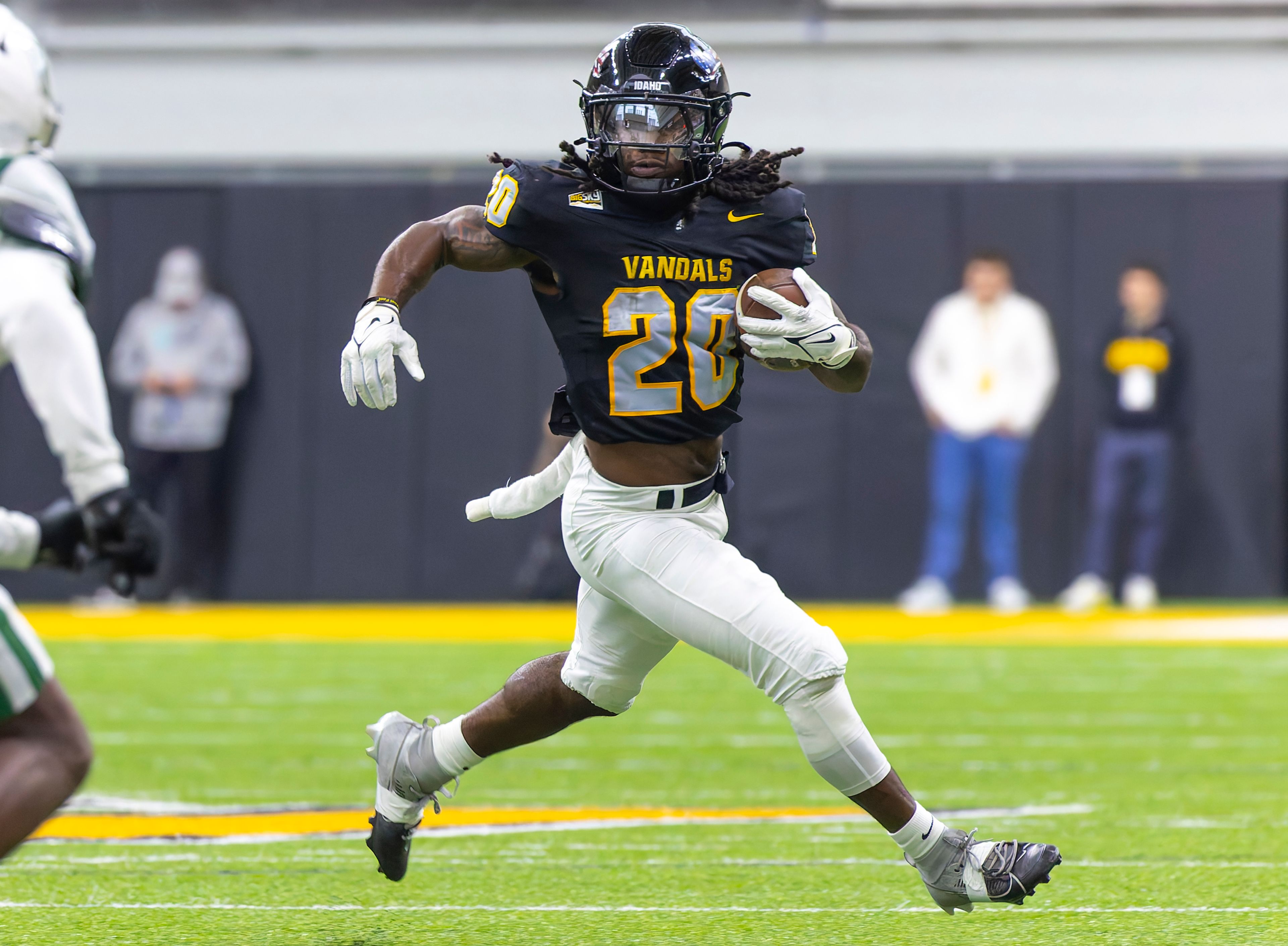 FIRST LOOK: Vandals end losing streak with big win over Vikings