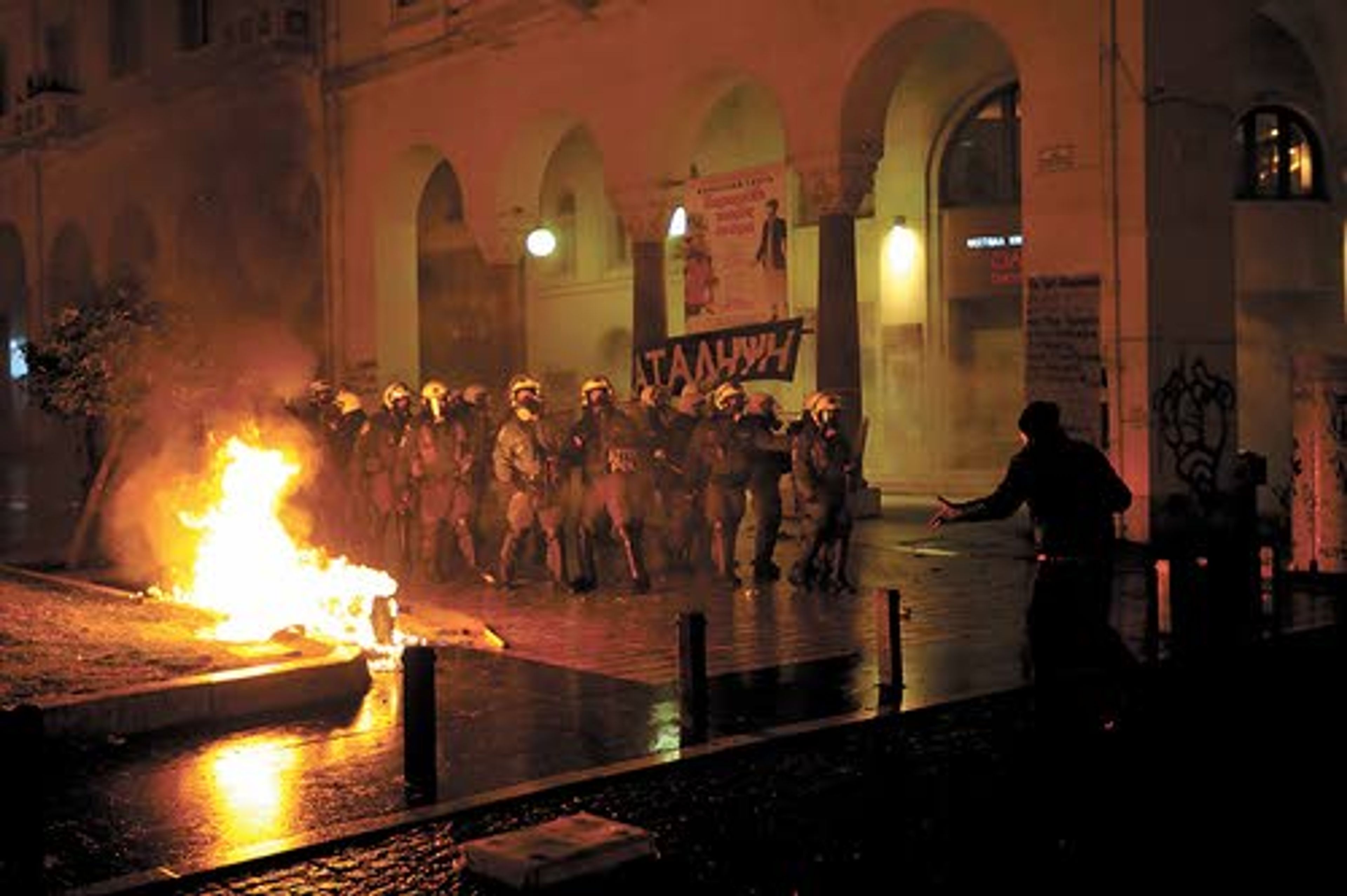 Greek parliament passes austerity deal