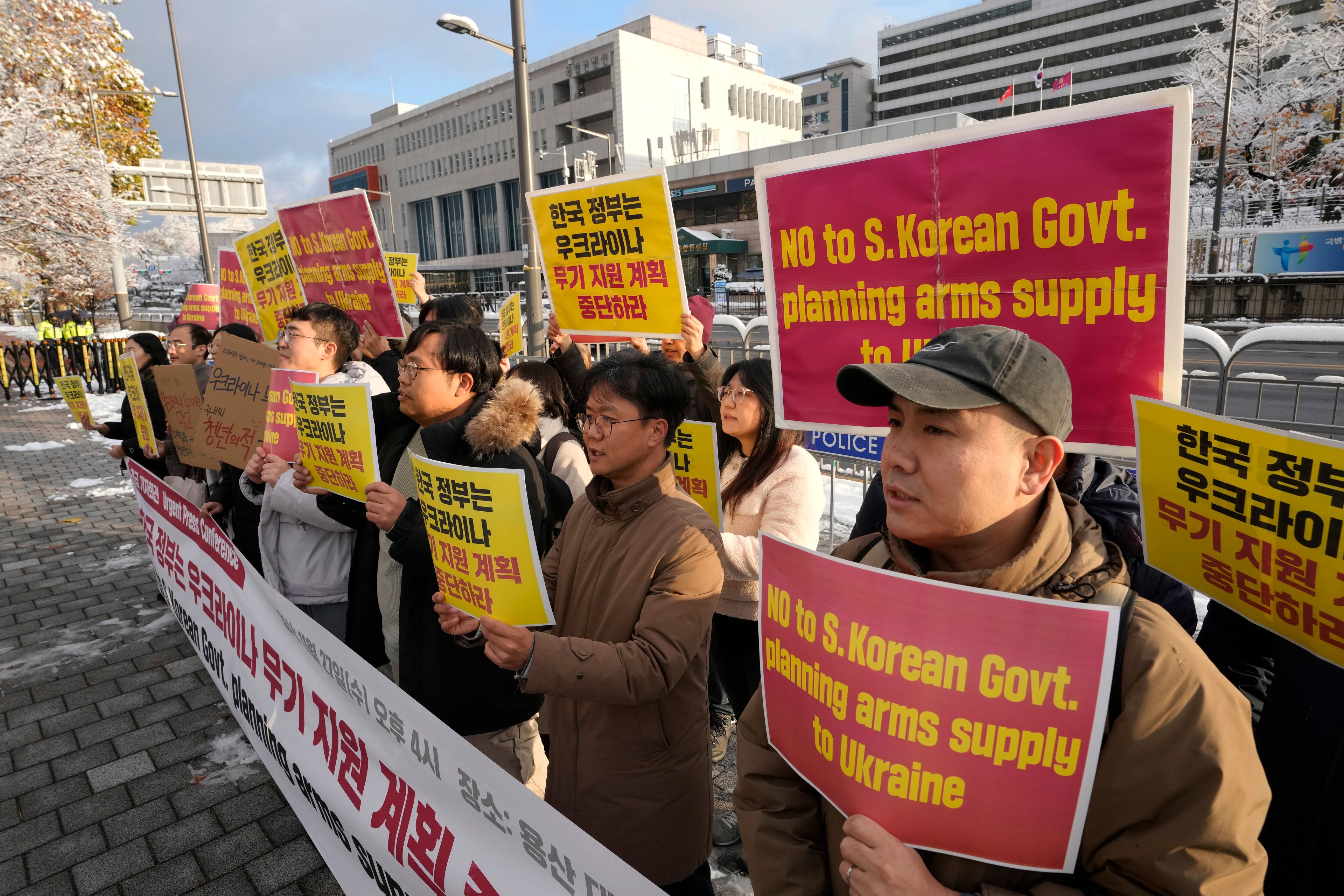 South Korean protesters stage a rally against their government's plans to supply weapons to Ukraine, in front of the Presidential Office in Seoul, South Korea, Wednesday, Nov. 27, 2024. (AP Photo/Ahn Young-joon)