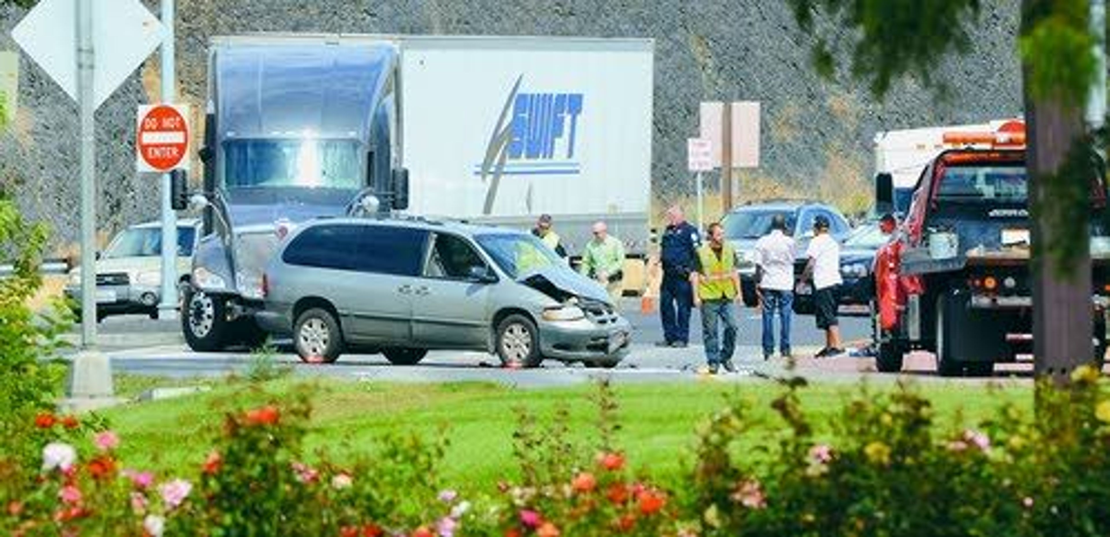 Child ejected in crash near Lewiston Rose Garden