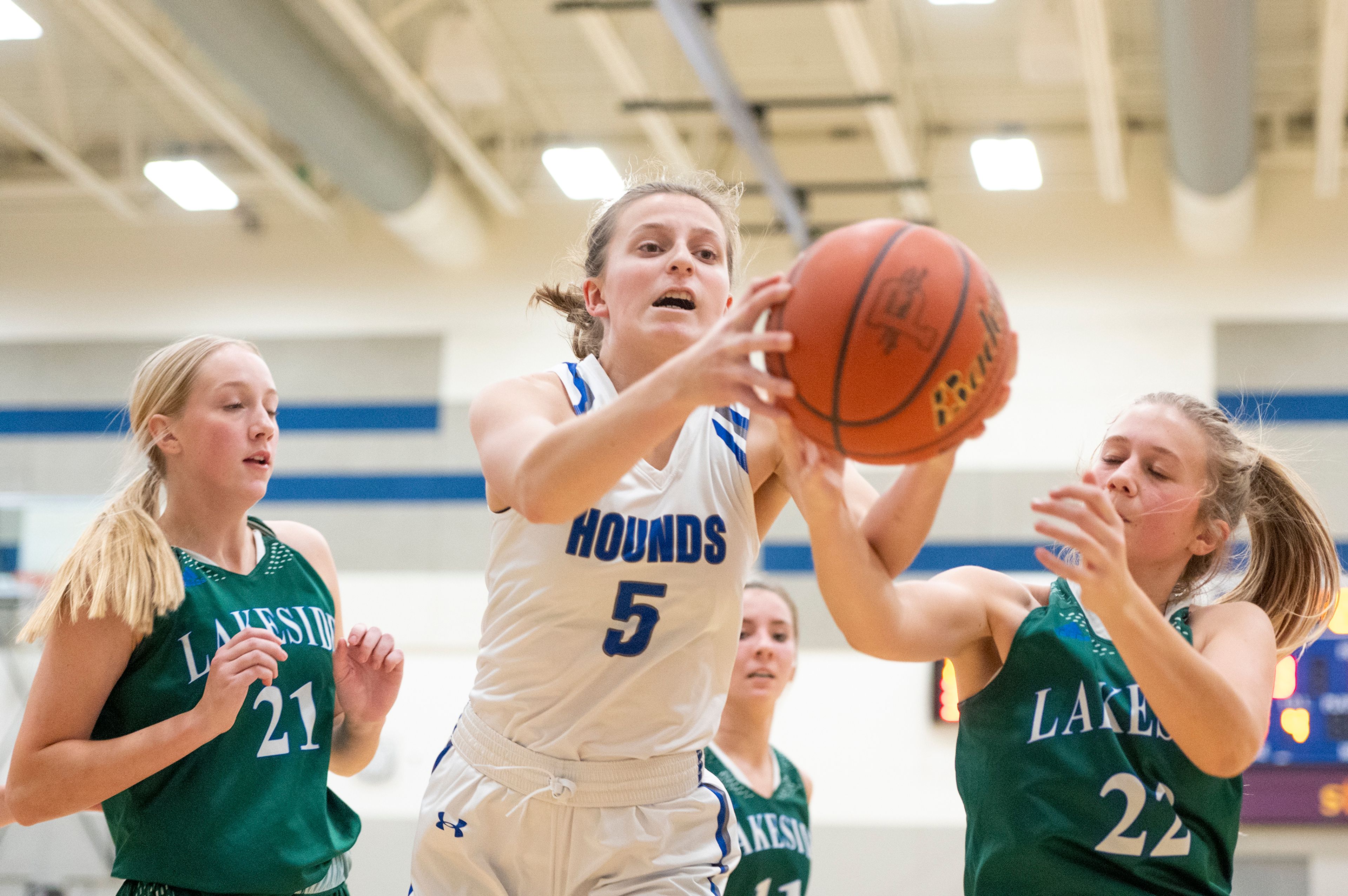 Pullman post Sophie Armstrong, center, fights for a rebound with Lakeside guard Madison Cummings during Friday's nonleague game.