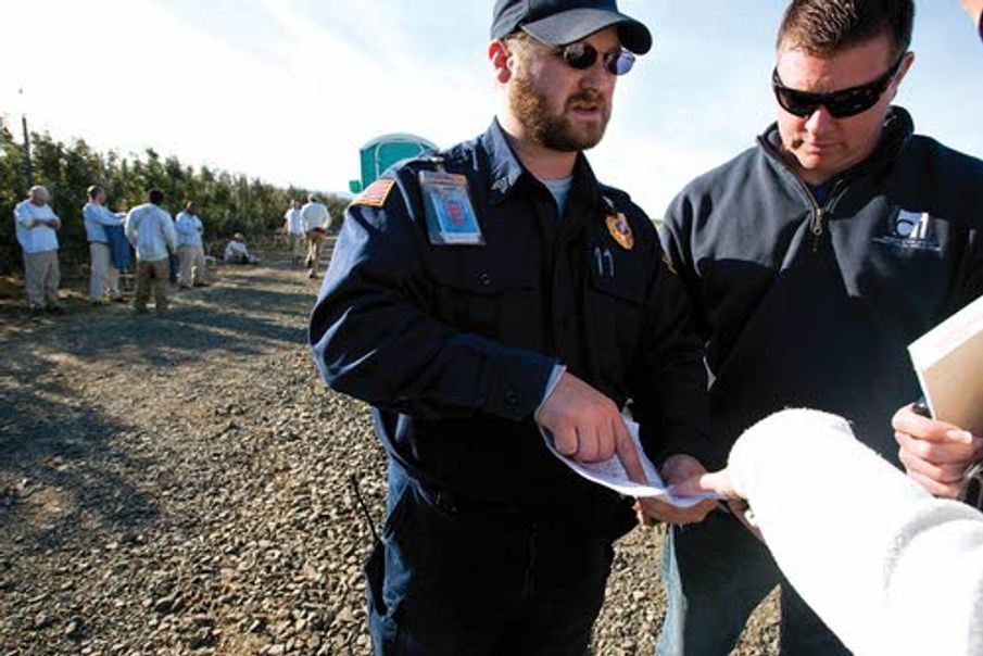Washington inmates help pick apple crop
