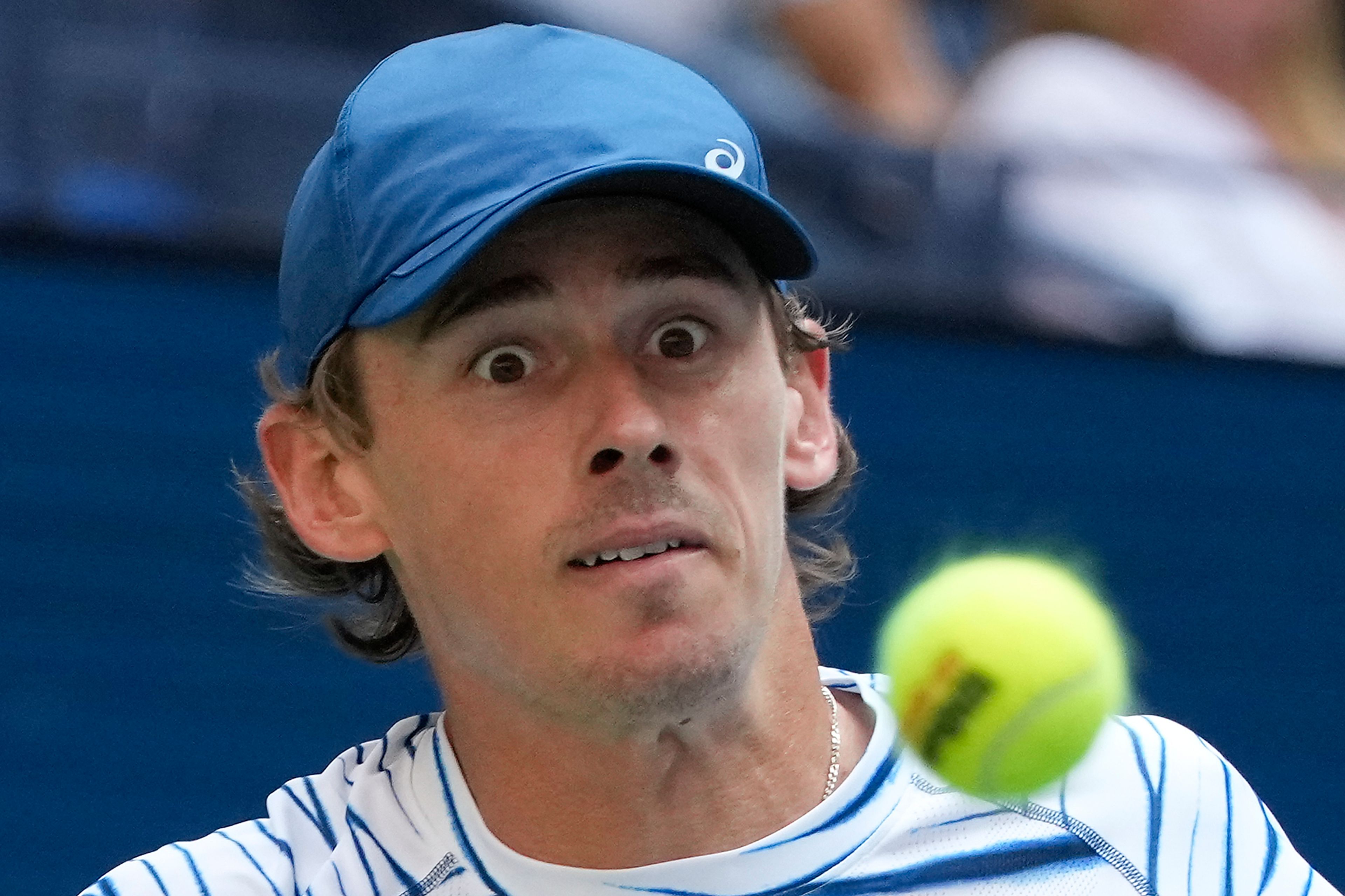 Alex de Minaur, of Australia, returns a shot to Jack Draper, of Great Britain, during the quarterfinals of the U.S. Open tennis championships, Wednesday, Sept. 4, 2024, in New York.